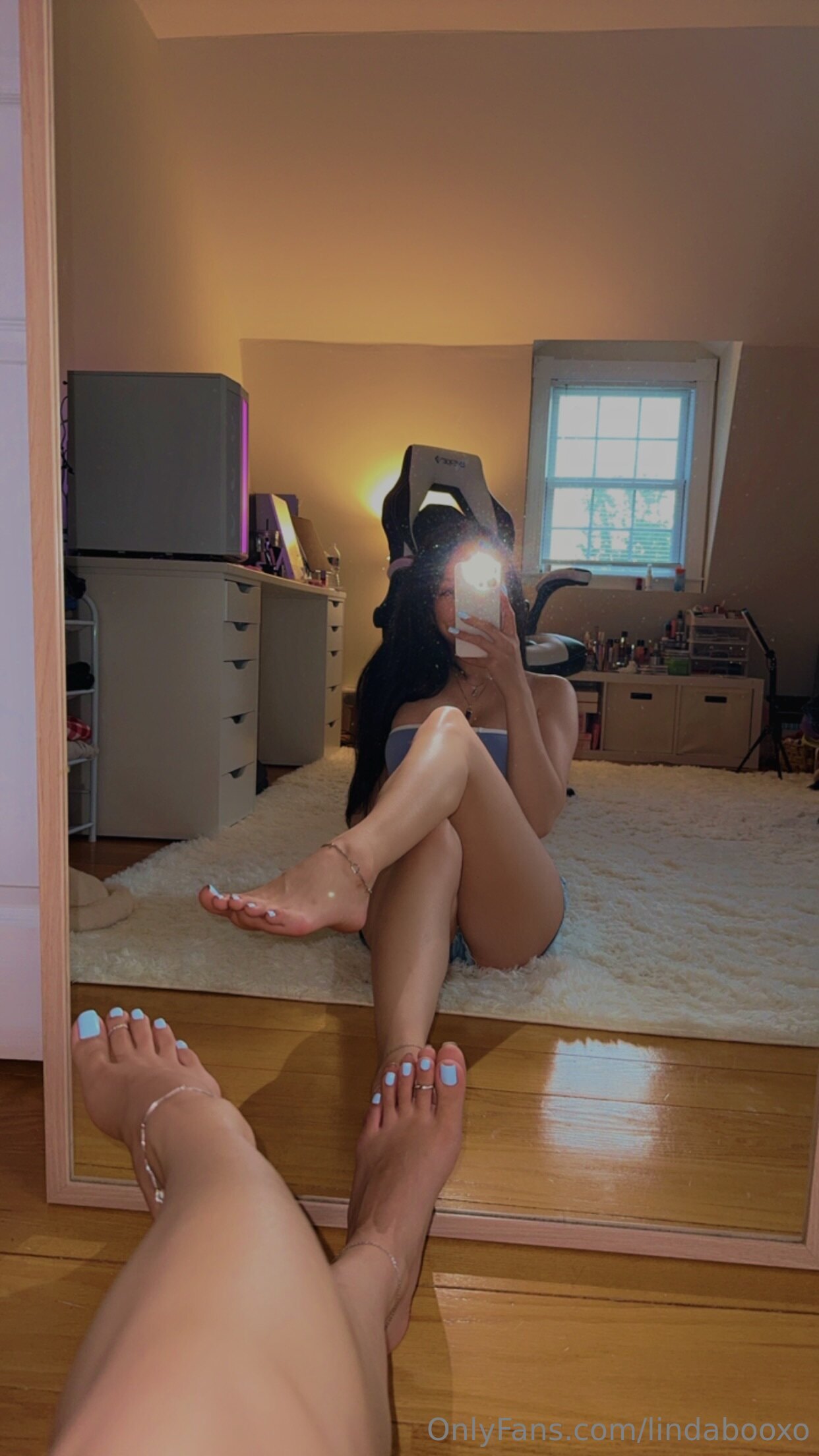 lindabooxo feet photo 2