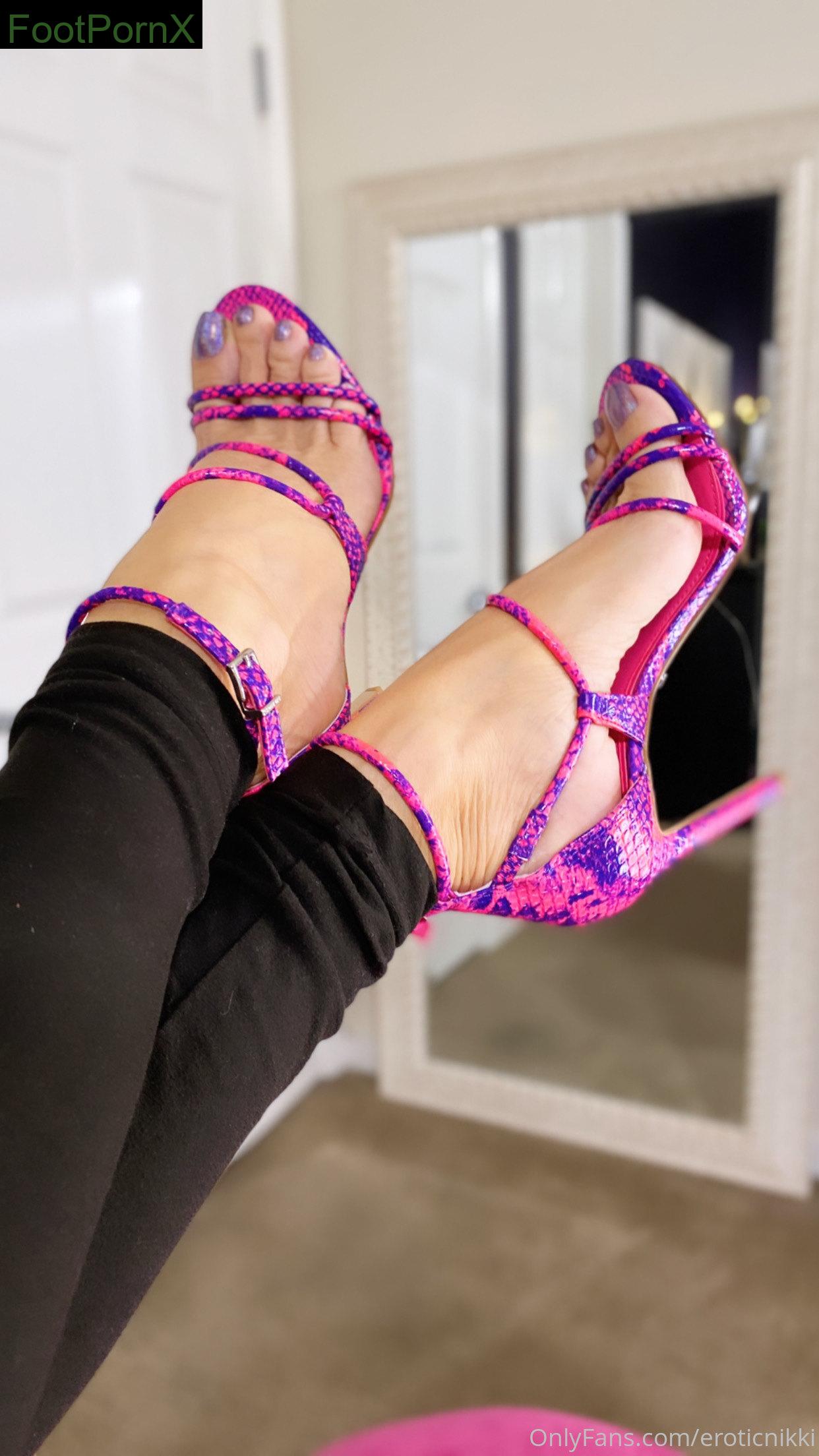 eroticnikki feet photo 3