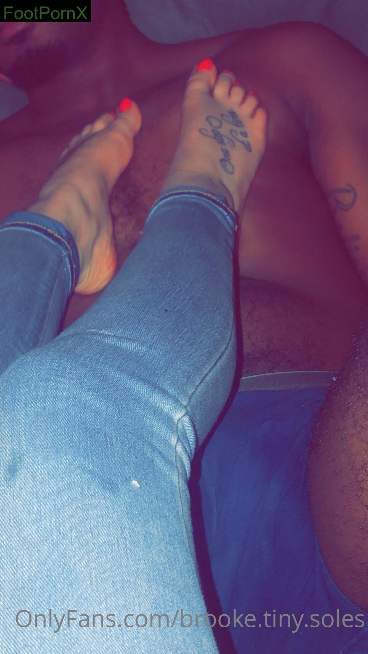 brooke.tiny.soles feet photo 18