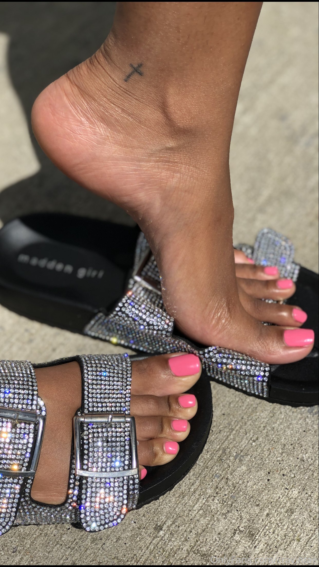 cravintae feet photo 17