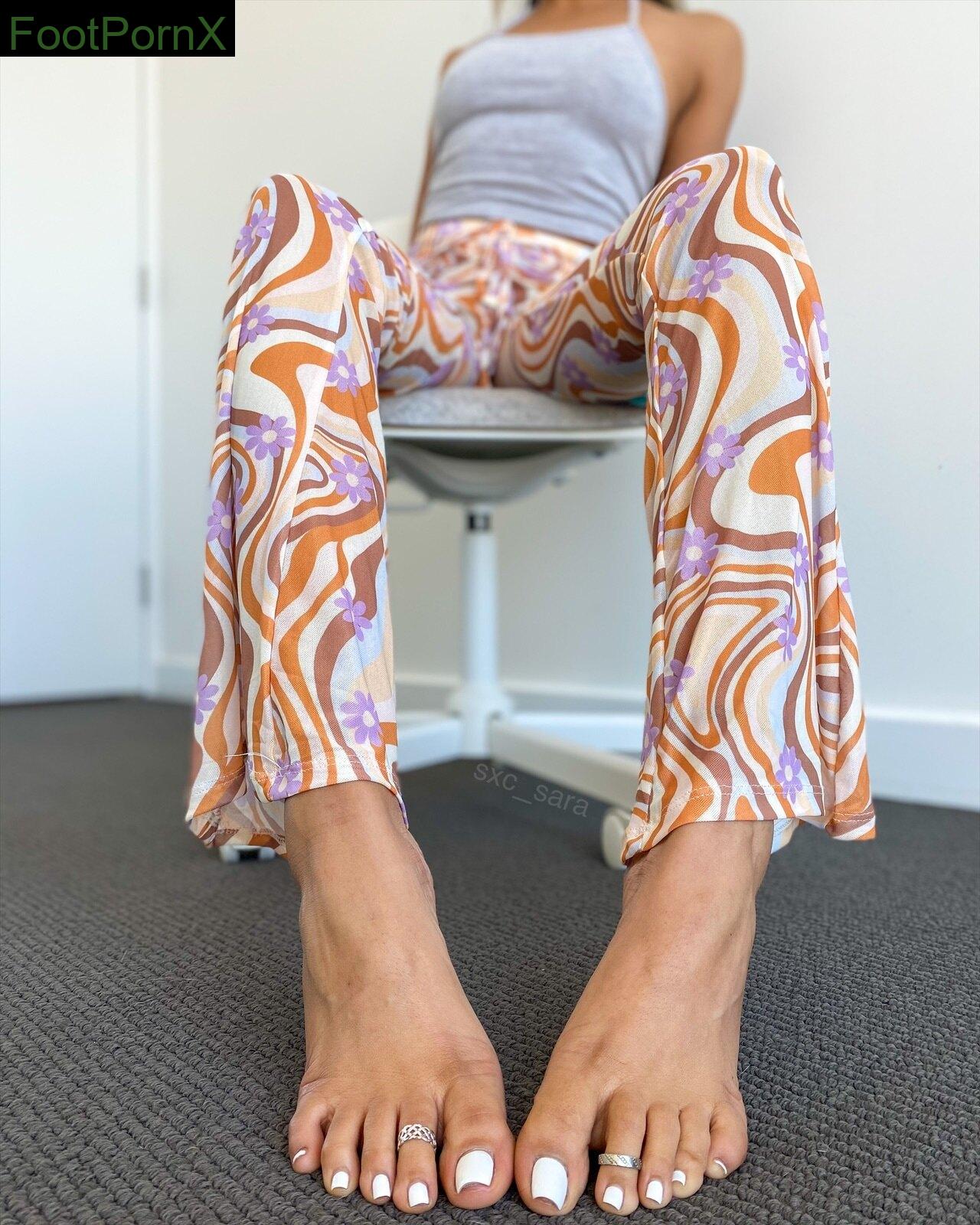 sxc_sara feet photo 12