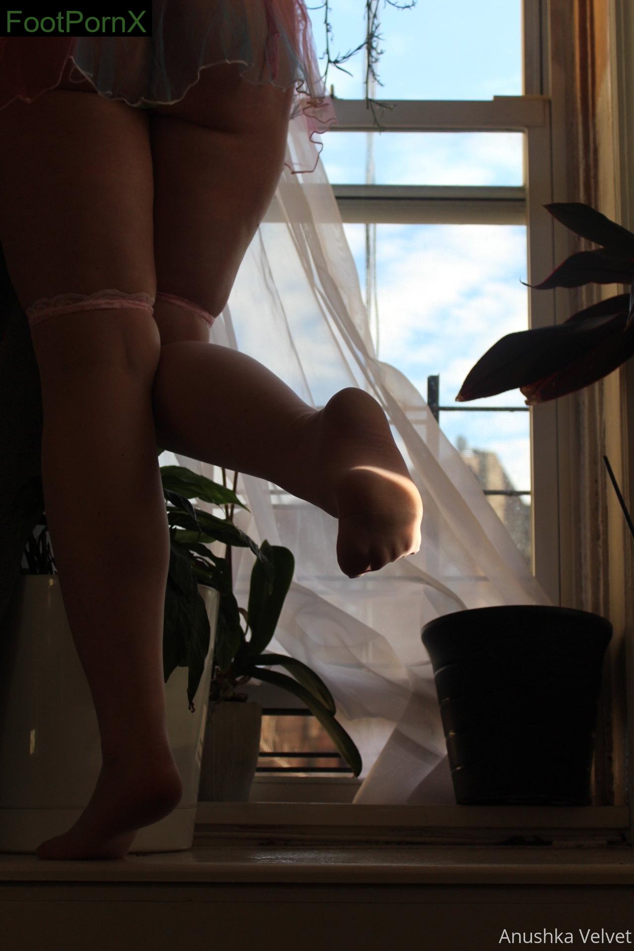 anushkavelvet feet photo 1