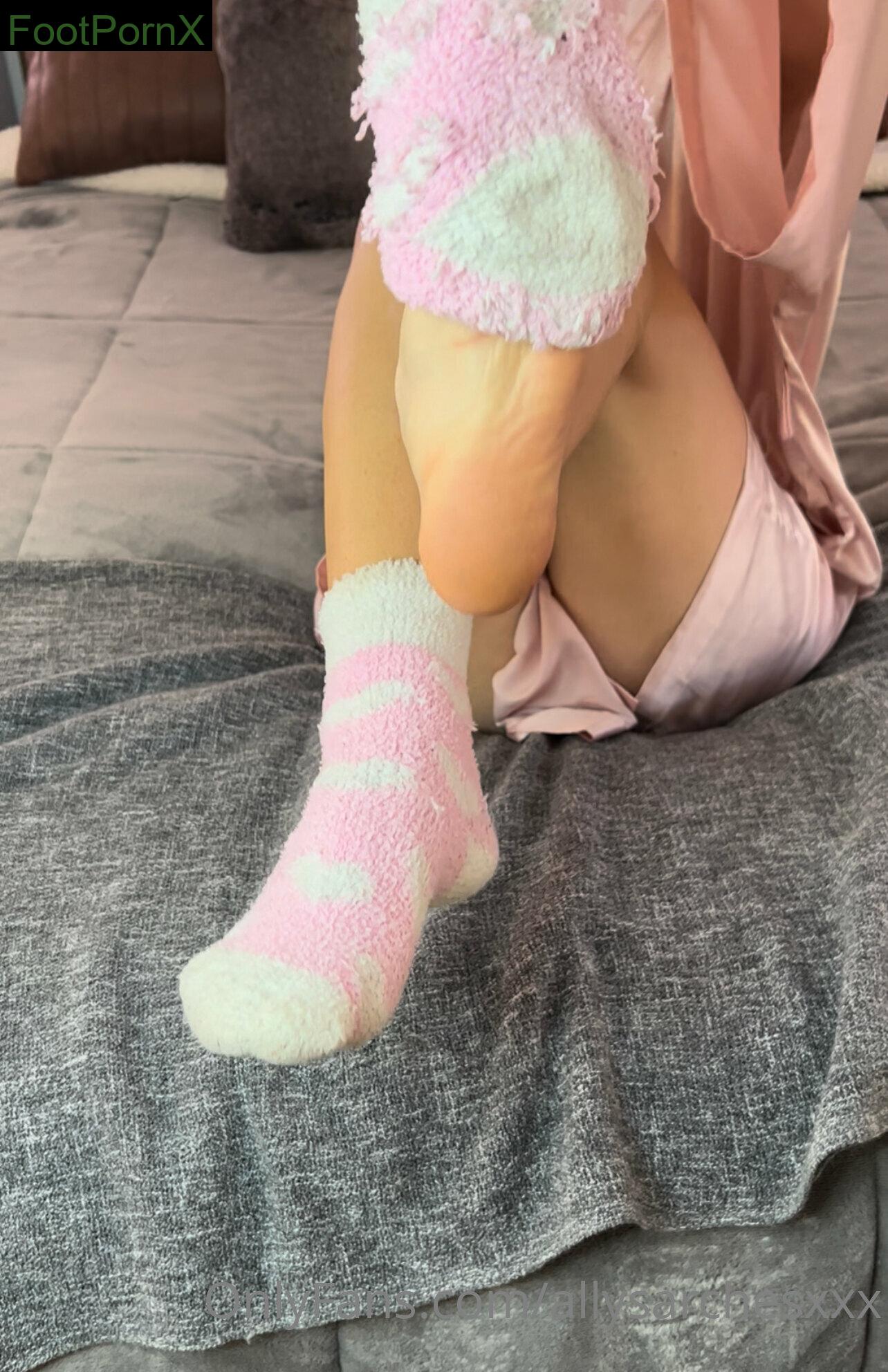 allysarchesxxx feet photo 22