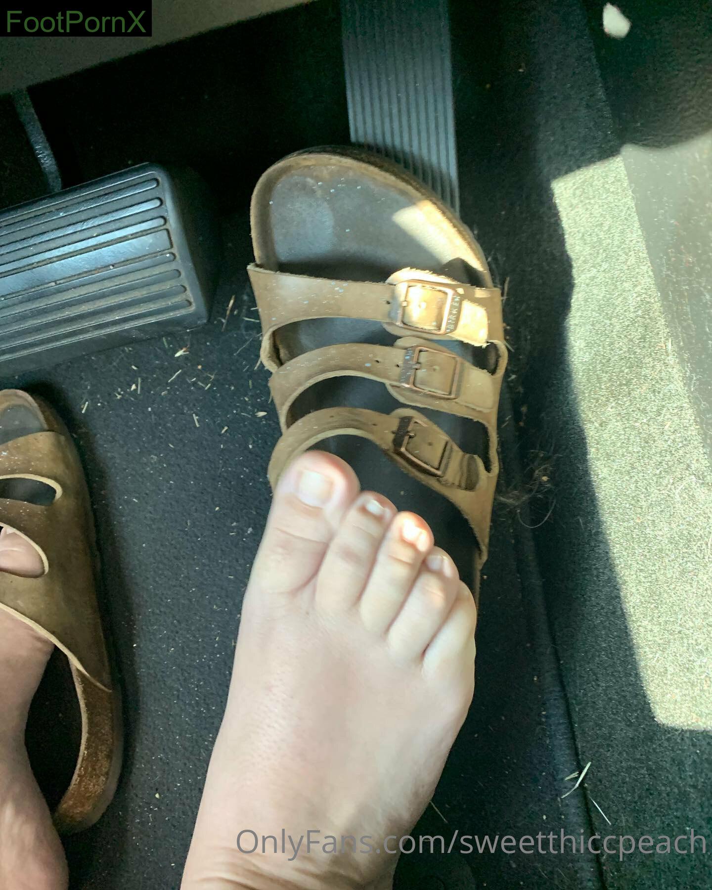 laurenkavali feet photo 1