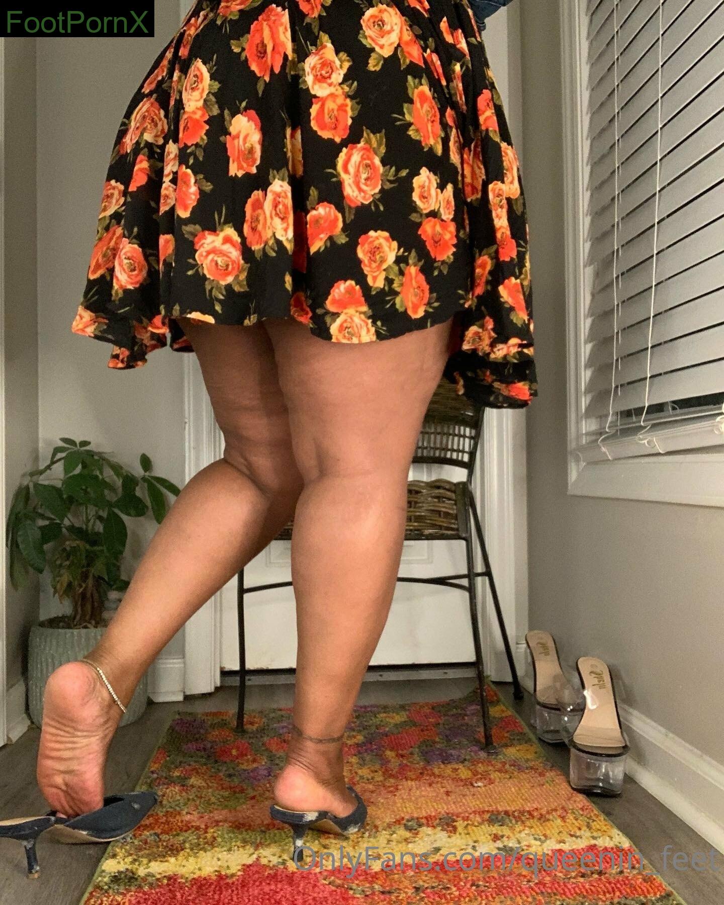 queenin_feet feet photo 5