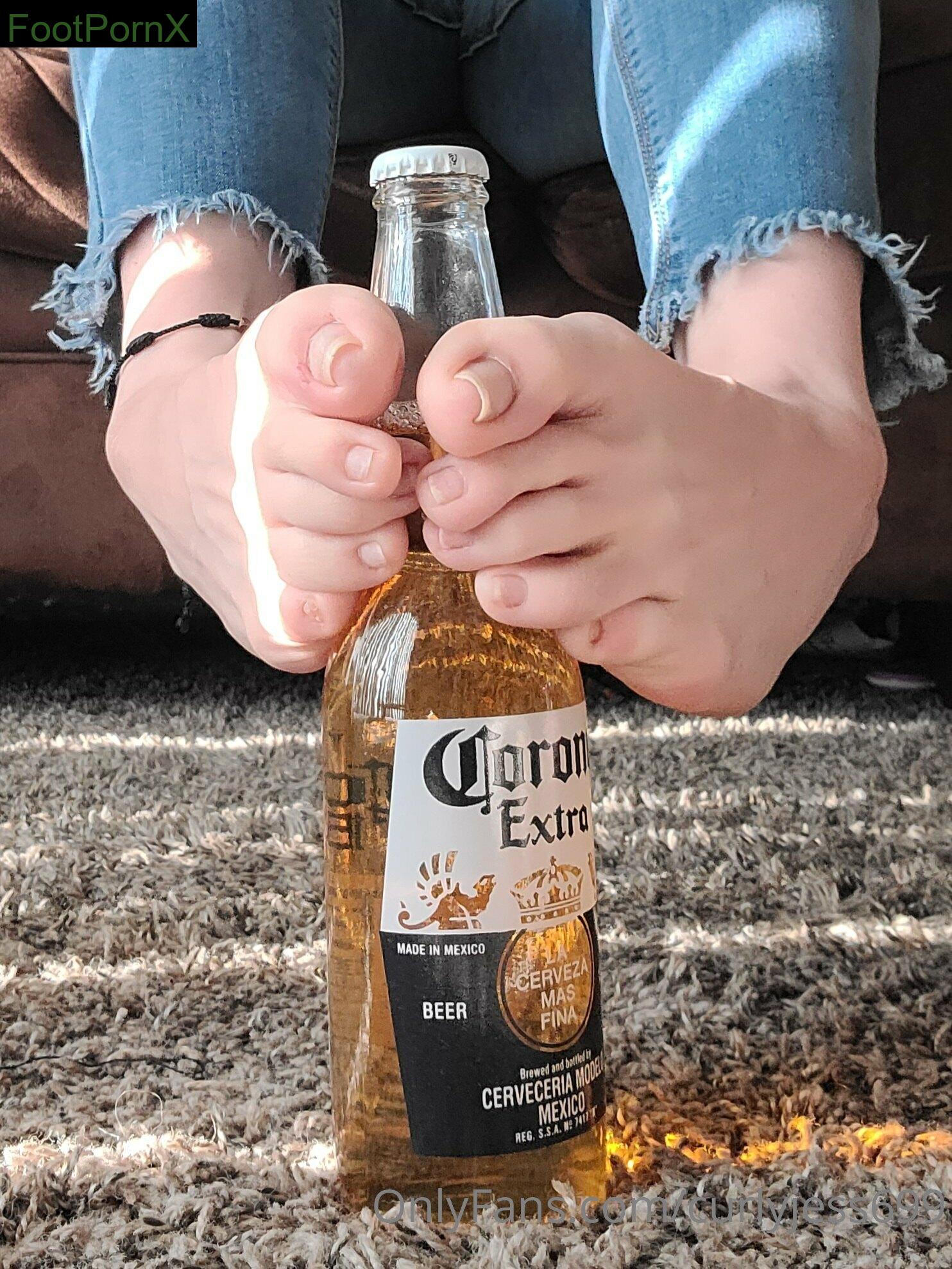 curlyjess699 feet photo 19