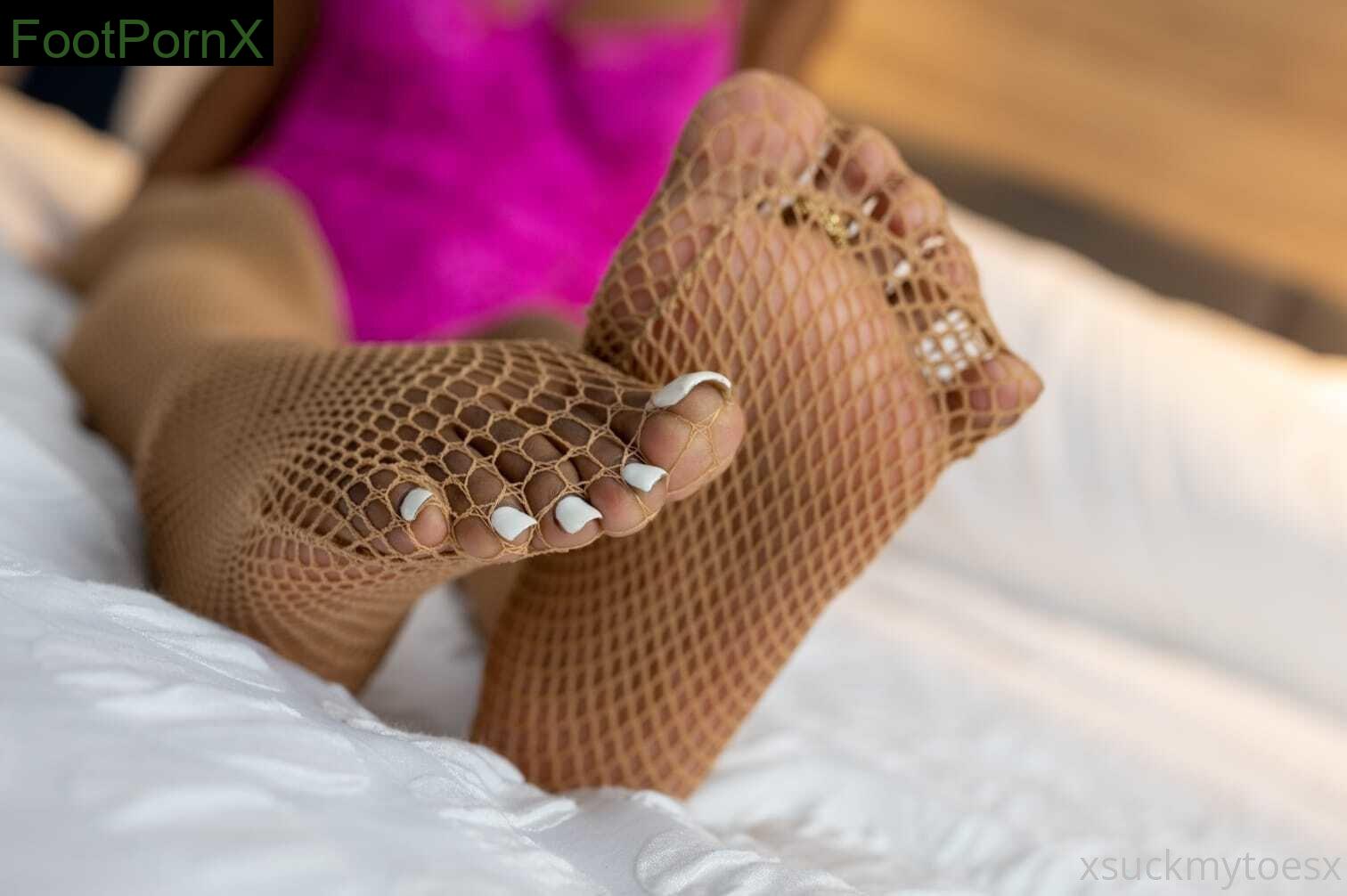 xsuckmytoesx feet photo 24