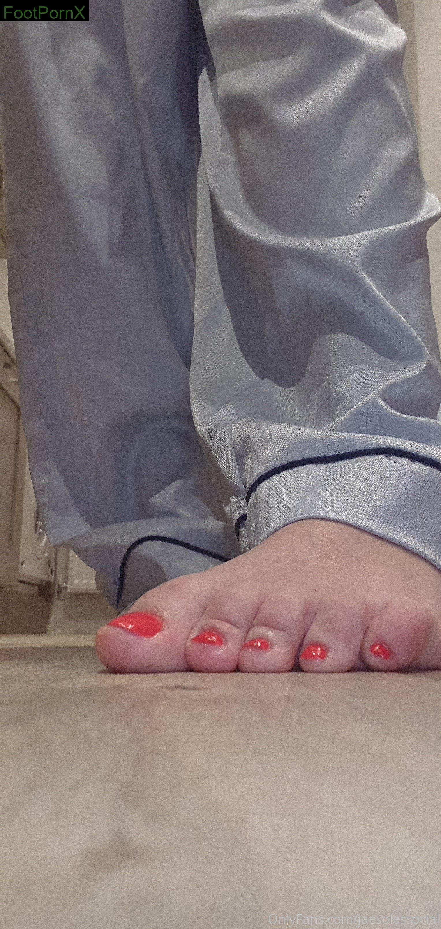 jaesolessocial feet photo 17