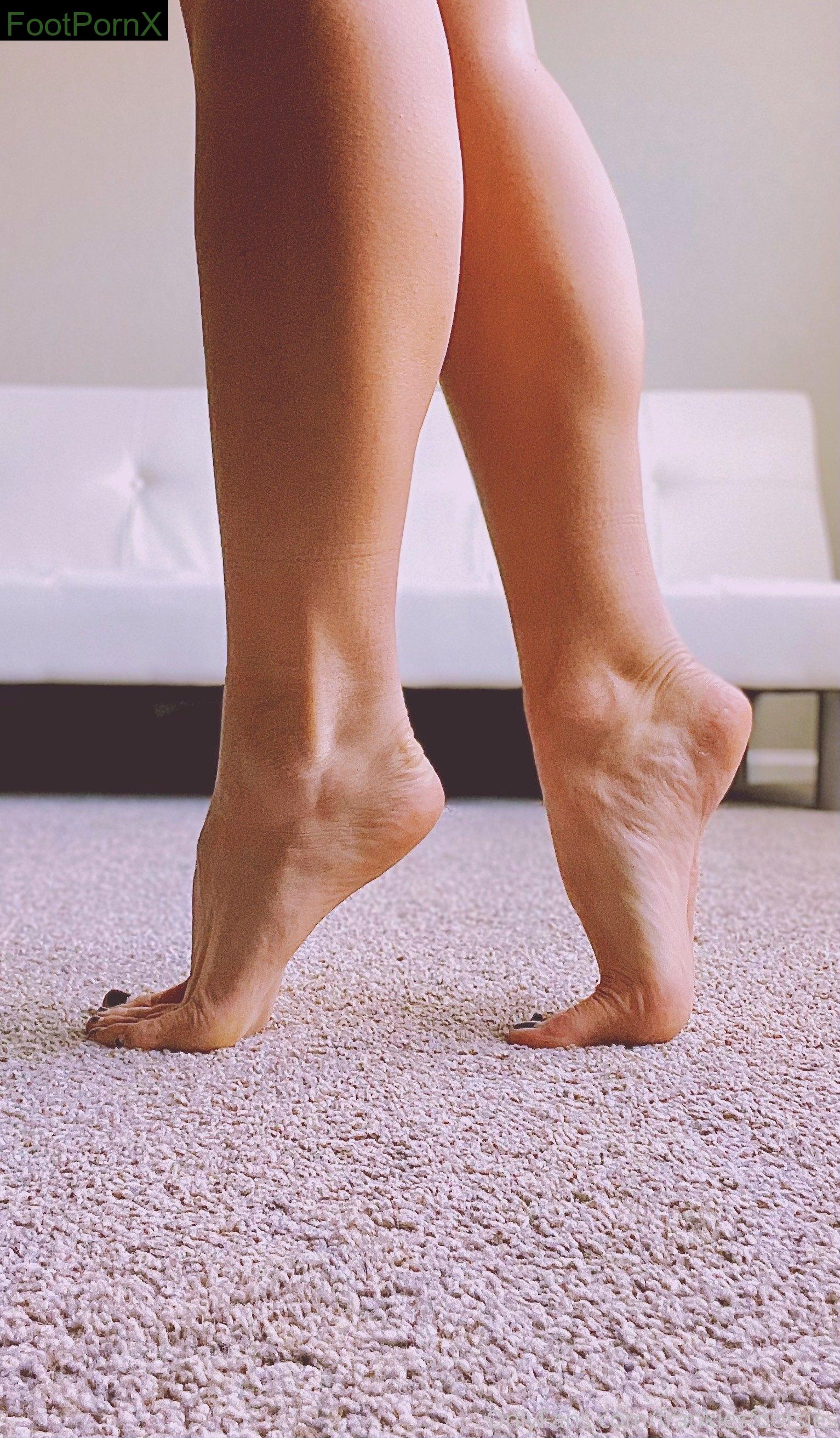 frankiesfootsies feet photo 15