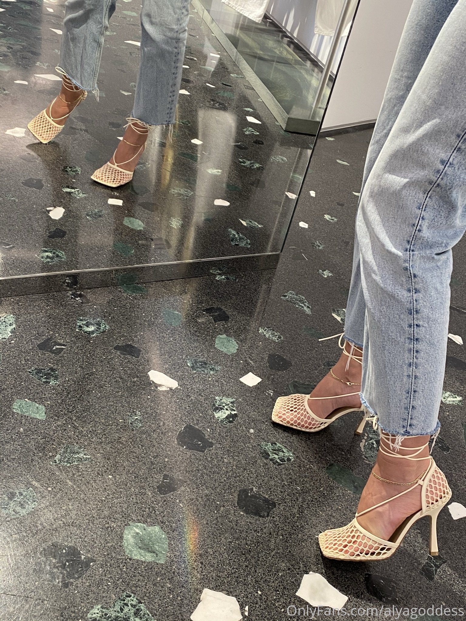 alyagoddess feet photo 9