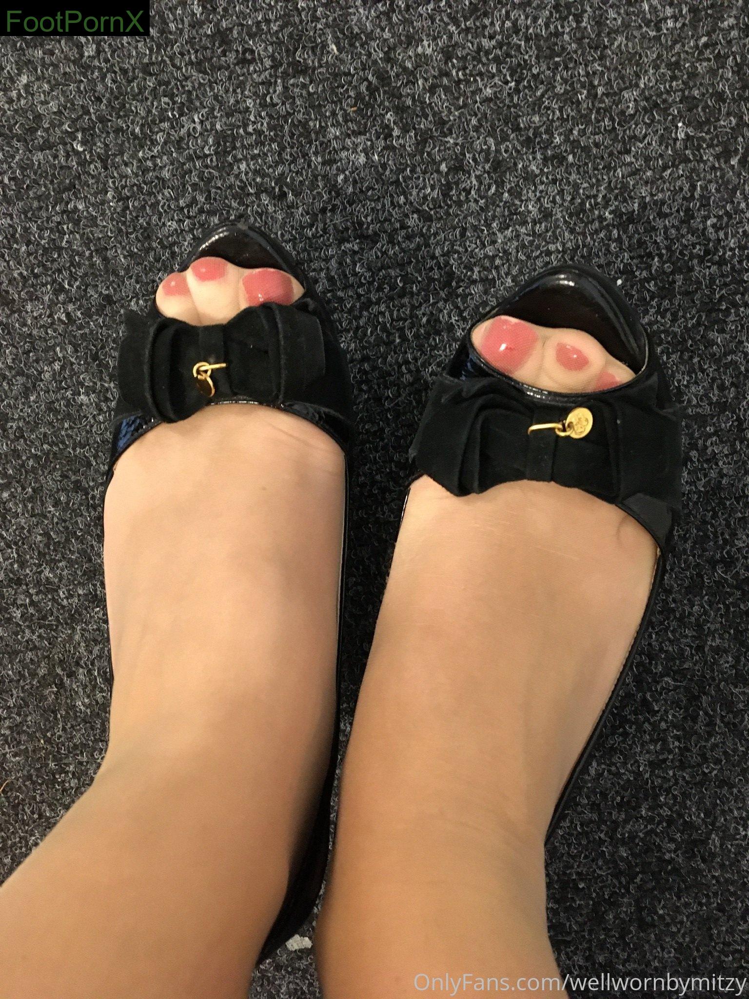 wellwornbymitzy feet photo 20