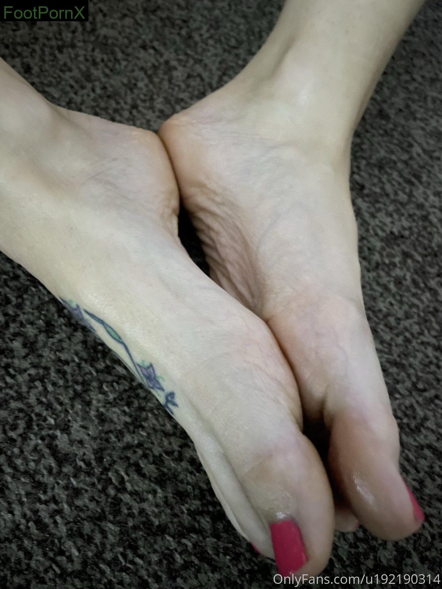 myprettyfeet696969 feet photo 1