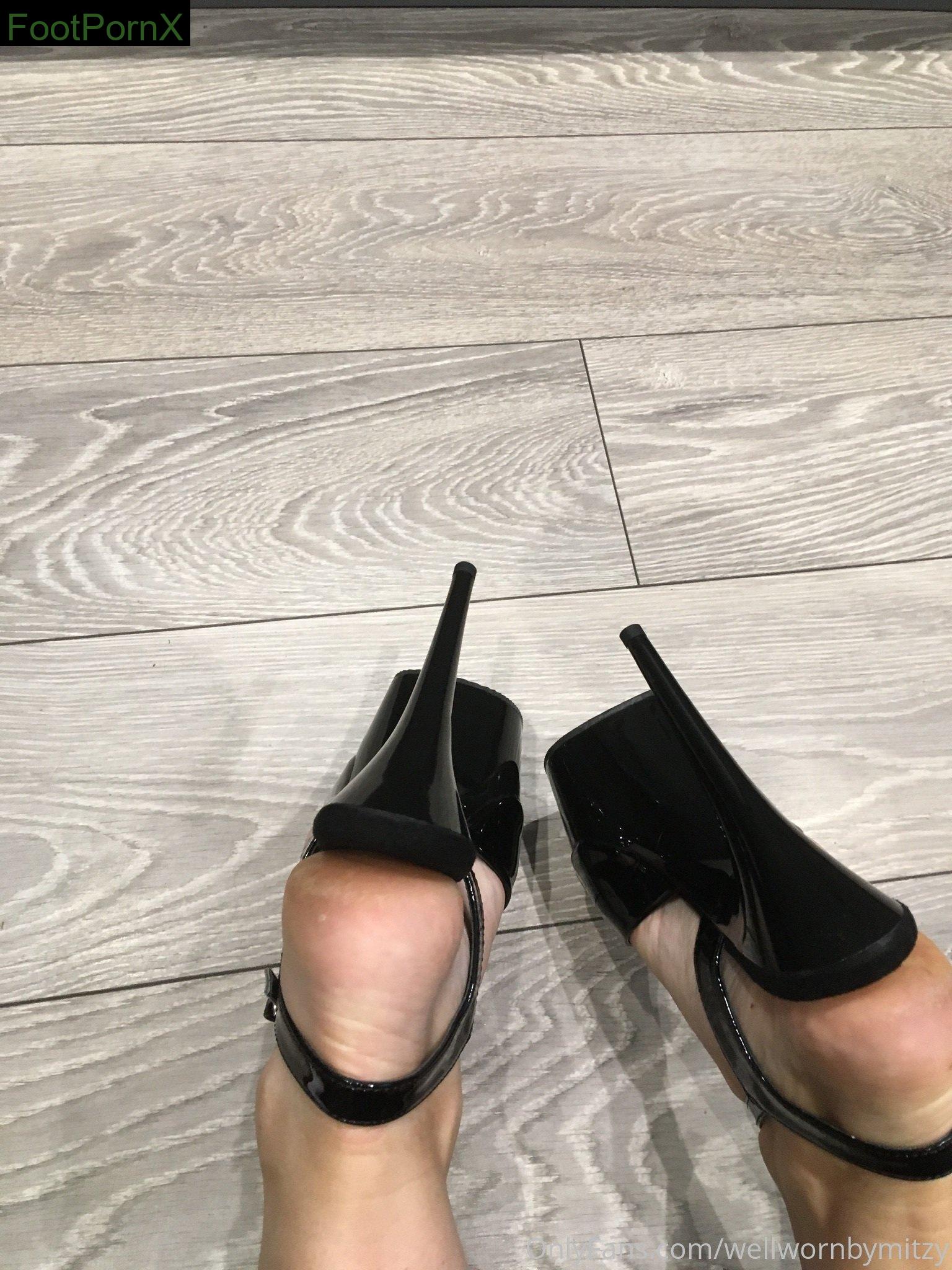 wellwornbymitzy feet photo 22