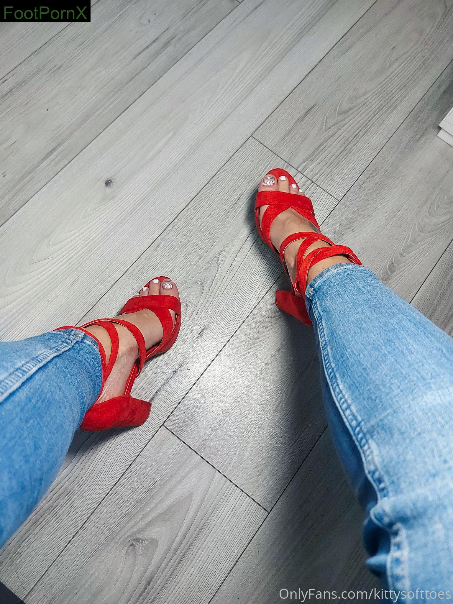 kittysofttoes feet photo 11