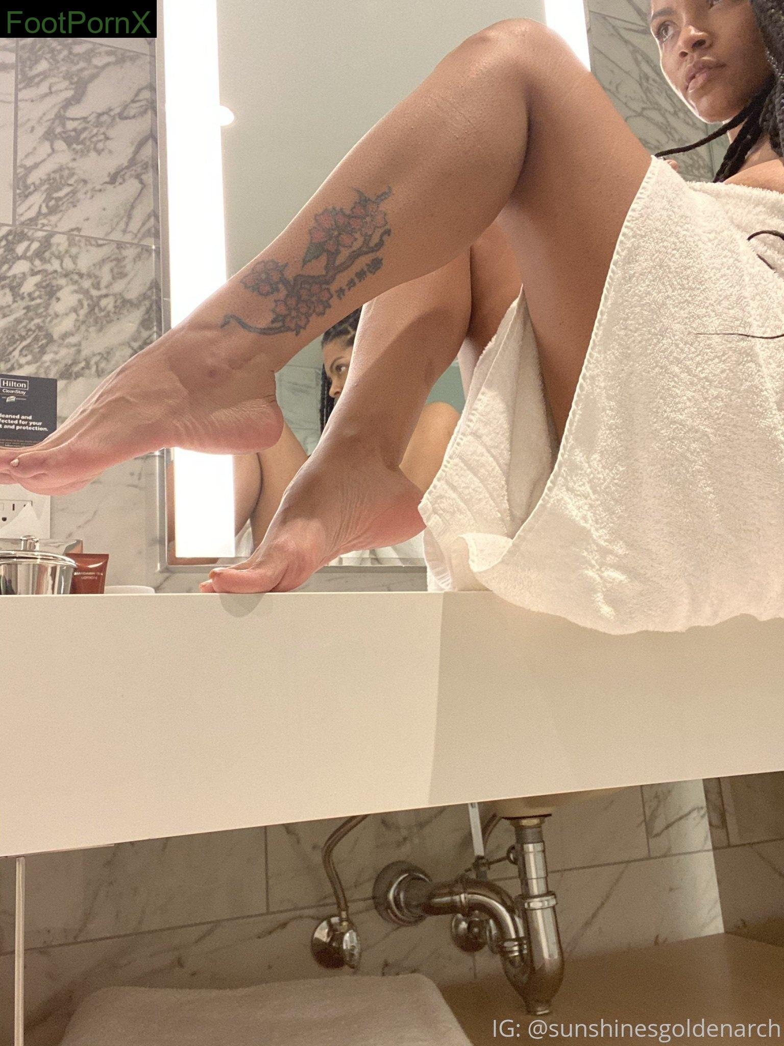 sunshinesgoldenarch feet photo 20