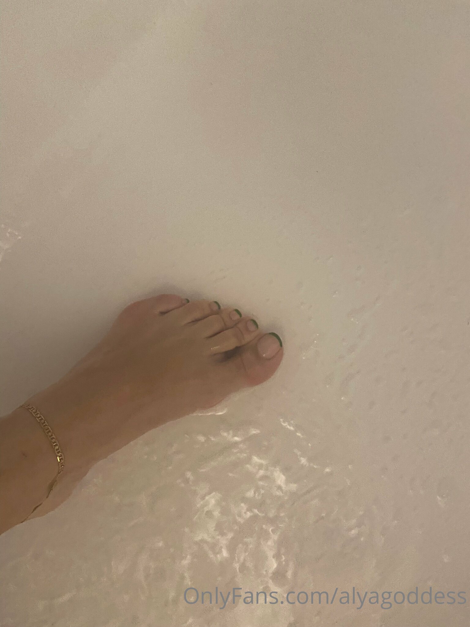 alyagoddess feet photo 16