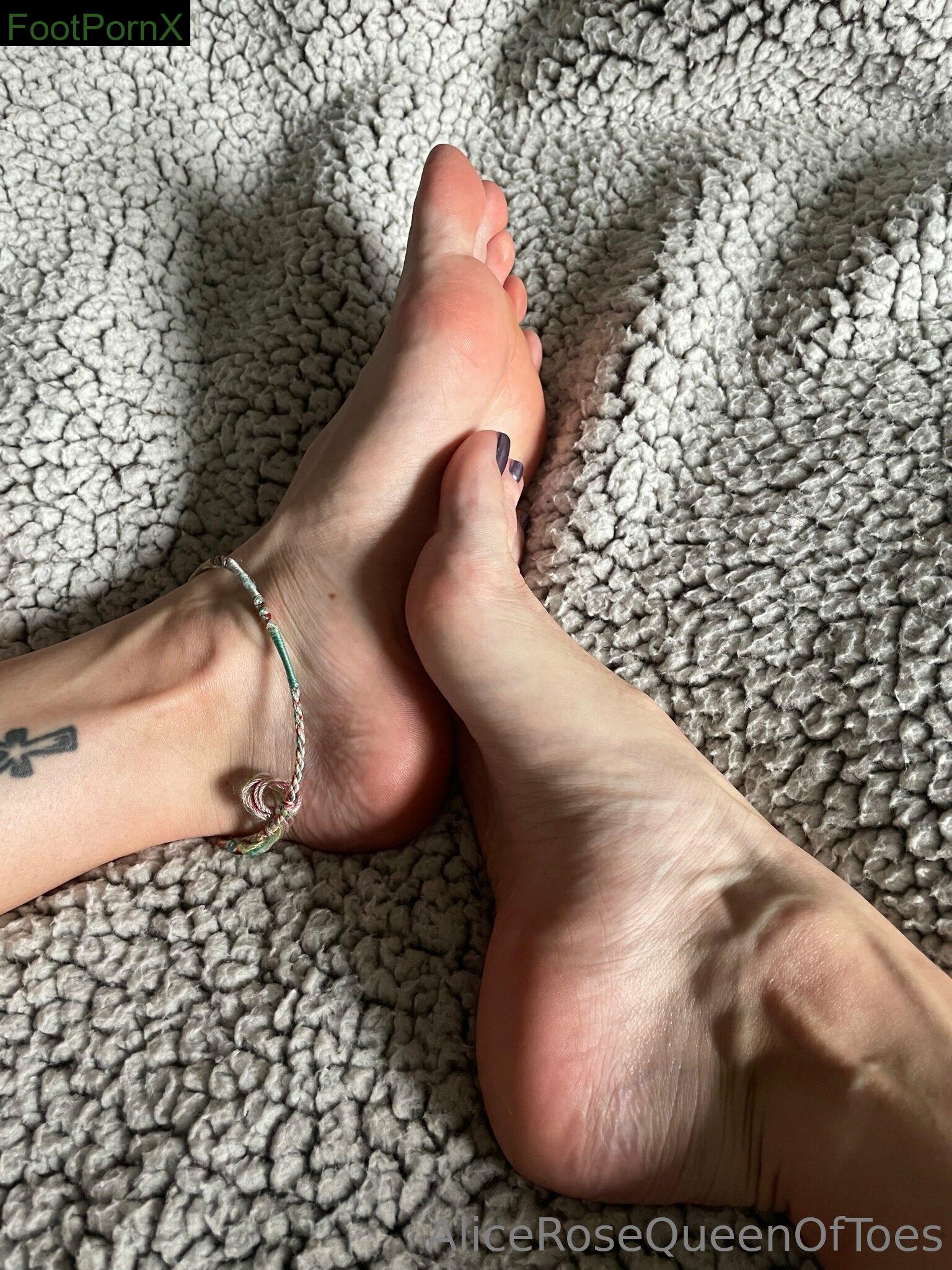 alicerosequeenoftoes feet photo 20