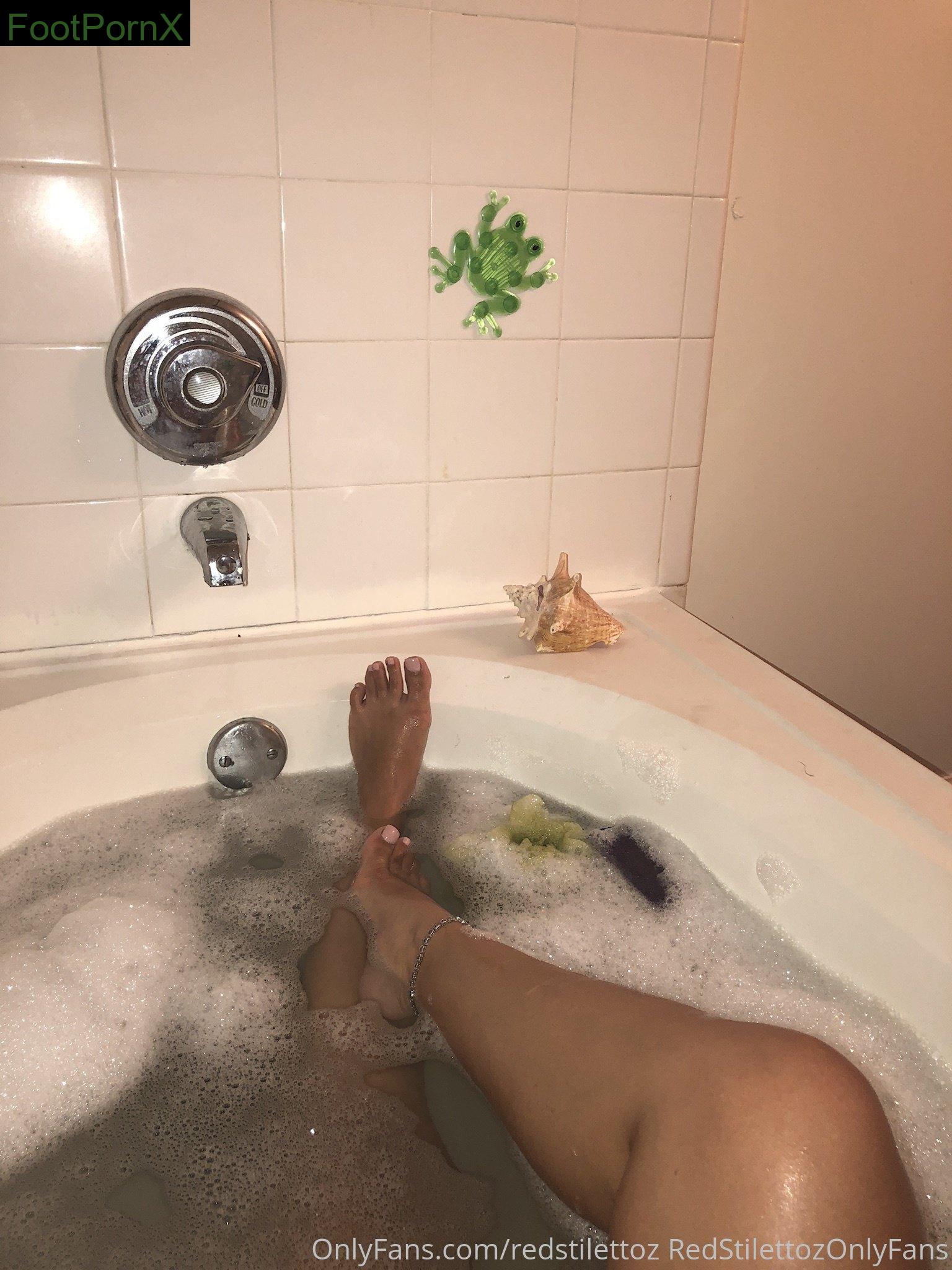 redstilettoz feet photo 11