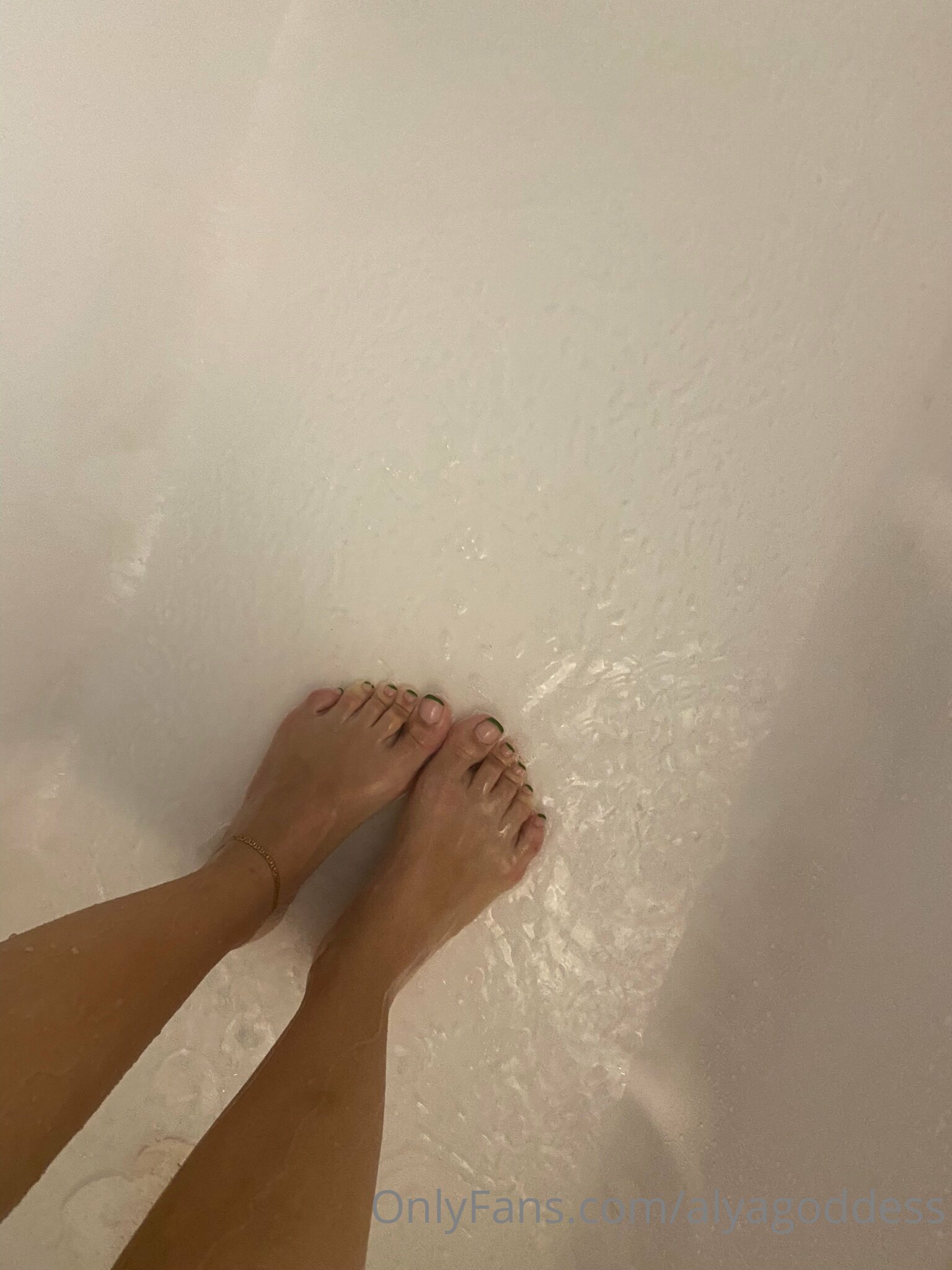 alyagoddess feet photo 21