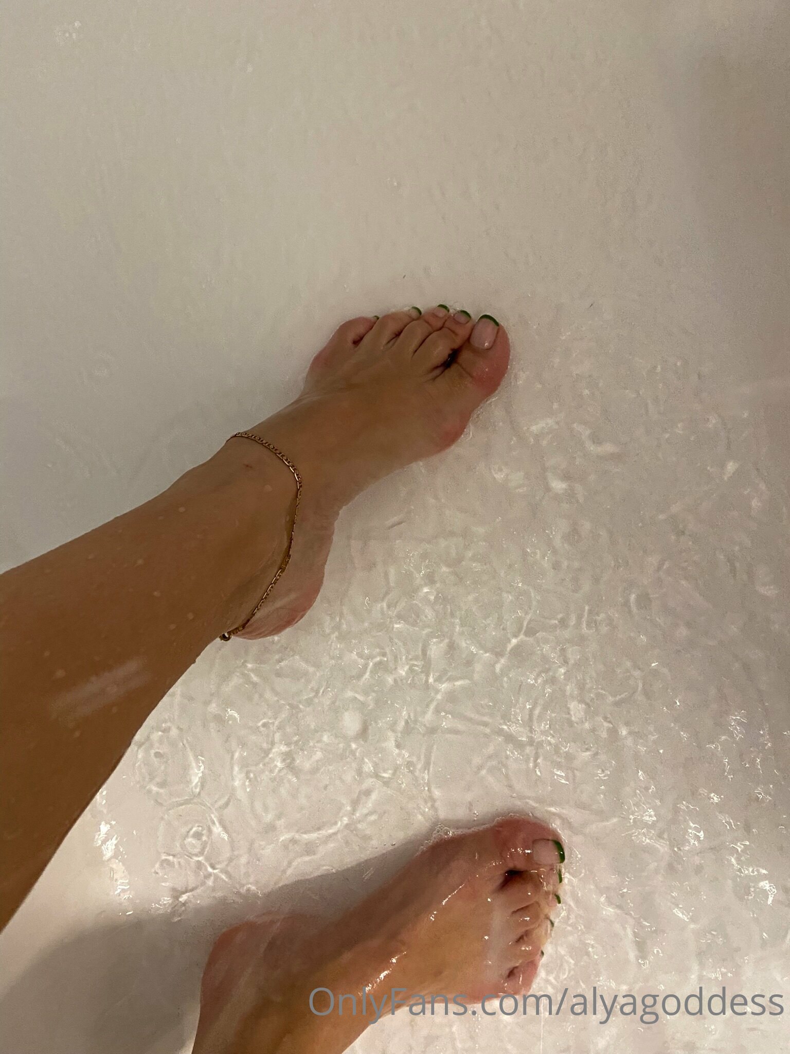 alyagoddess feet photo 20