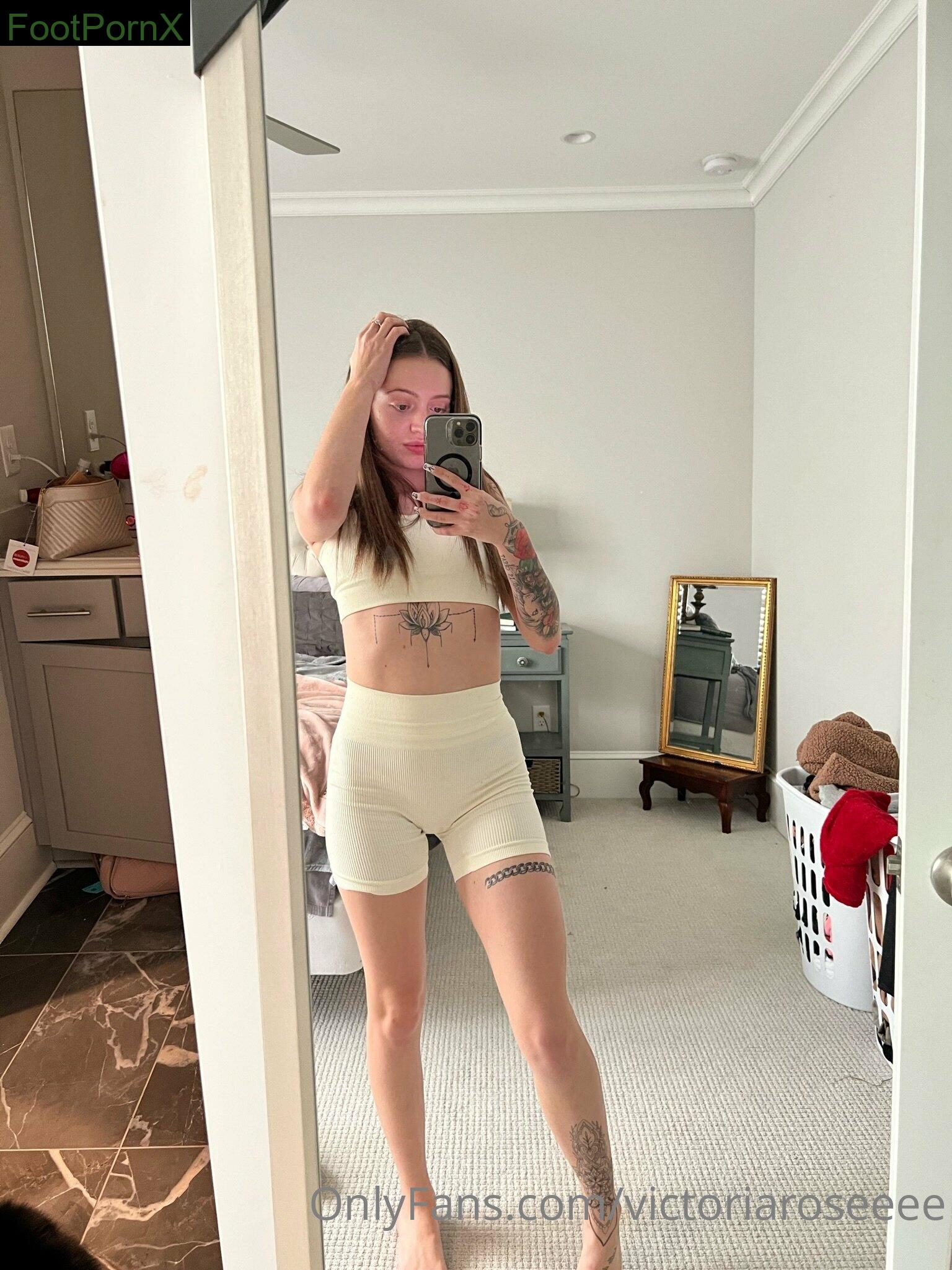 victoriaroseeee feet photo 9