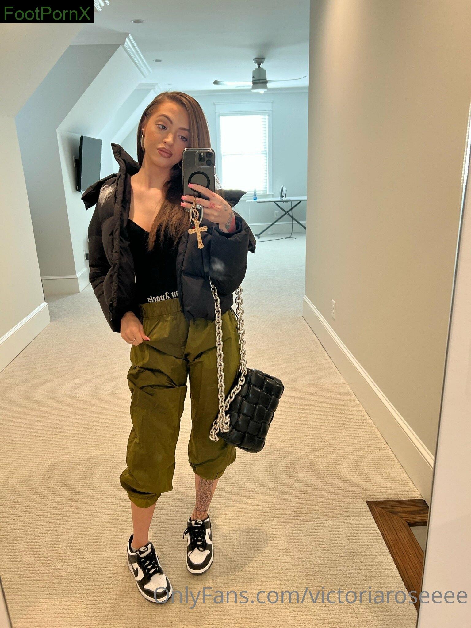 victoriaroseeee feet photo 22