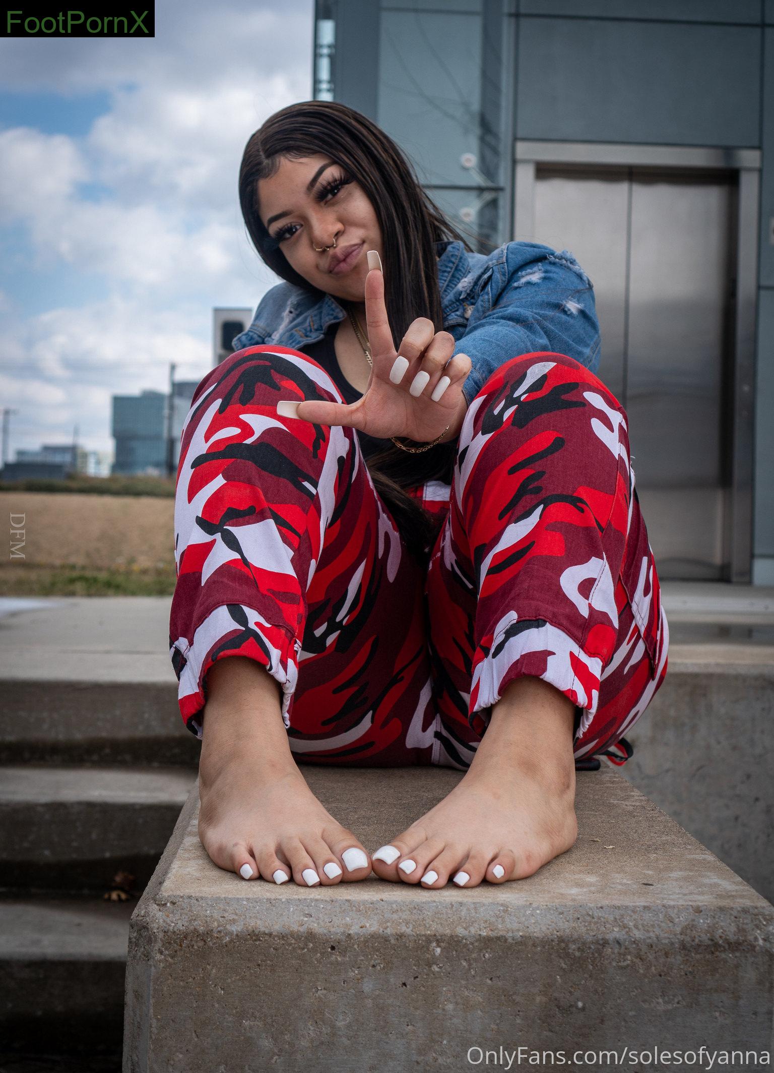 solesofyanna feet photo 12