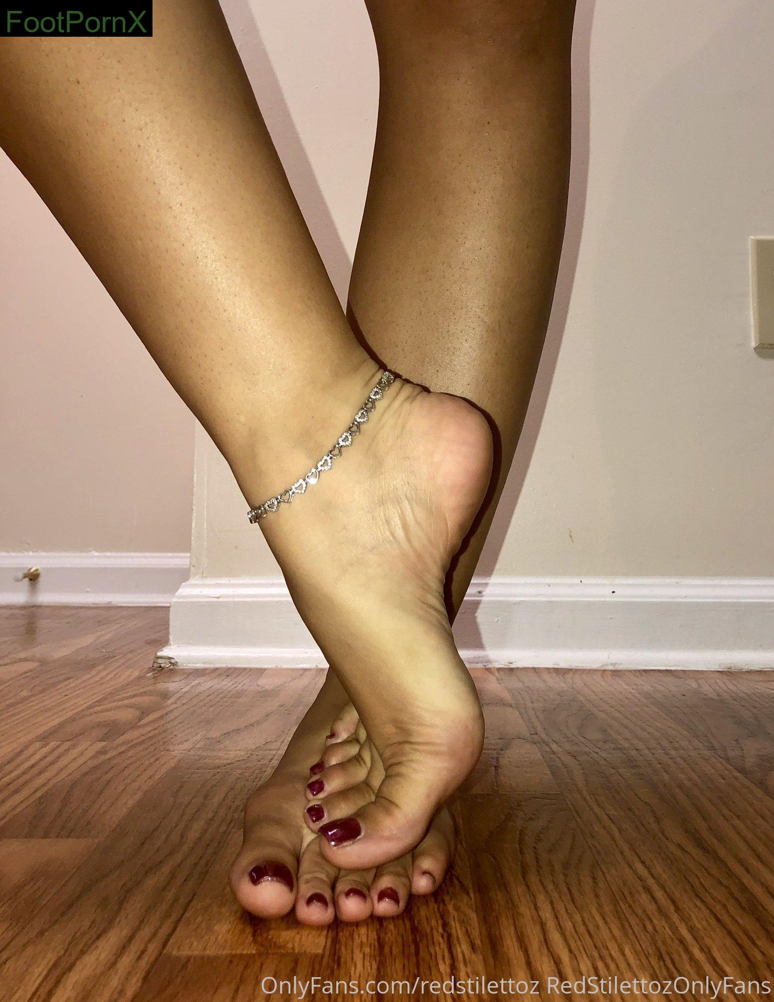 redstilettoz feet photo 10