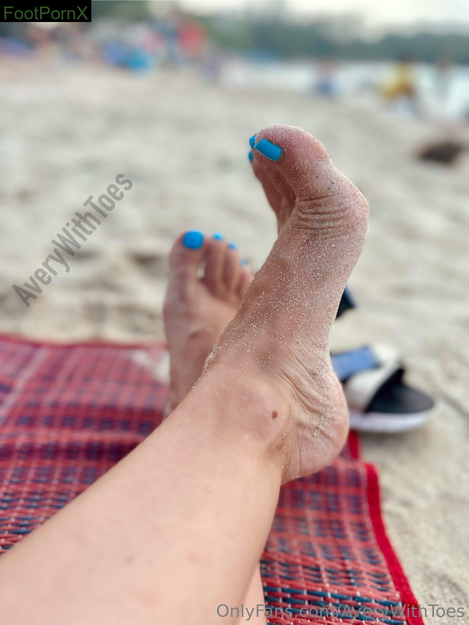 averywithtoes feet photo 3
