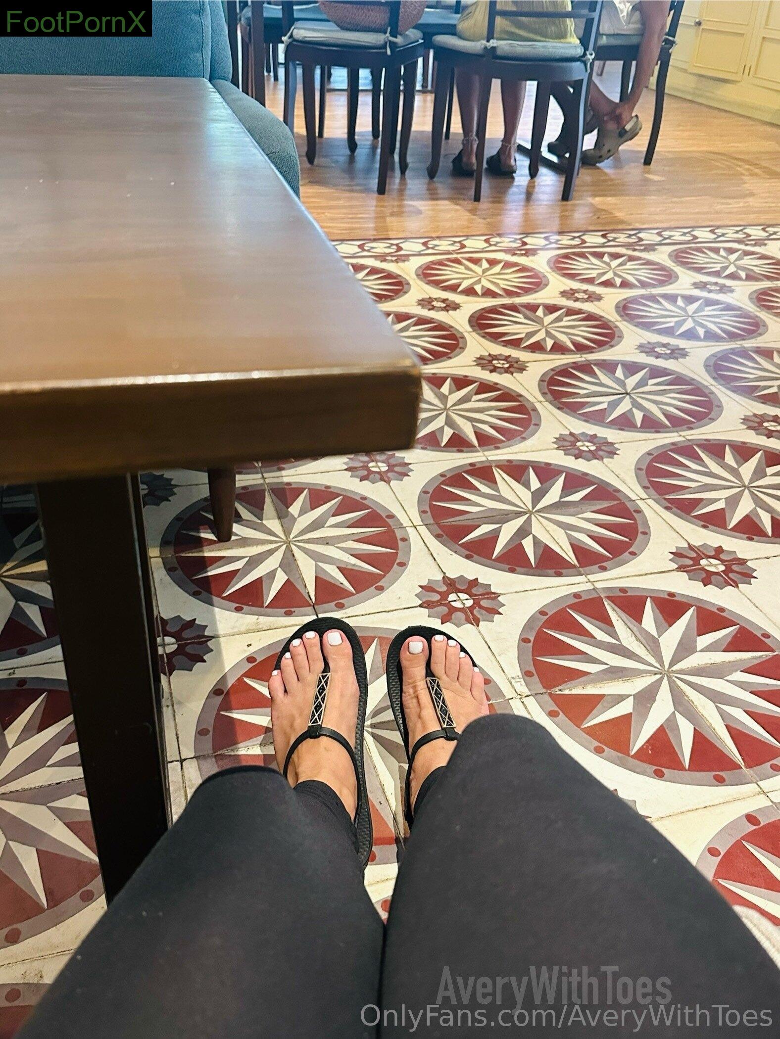 averywithtoes feet photo 3