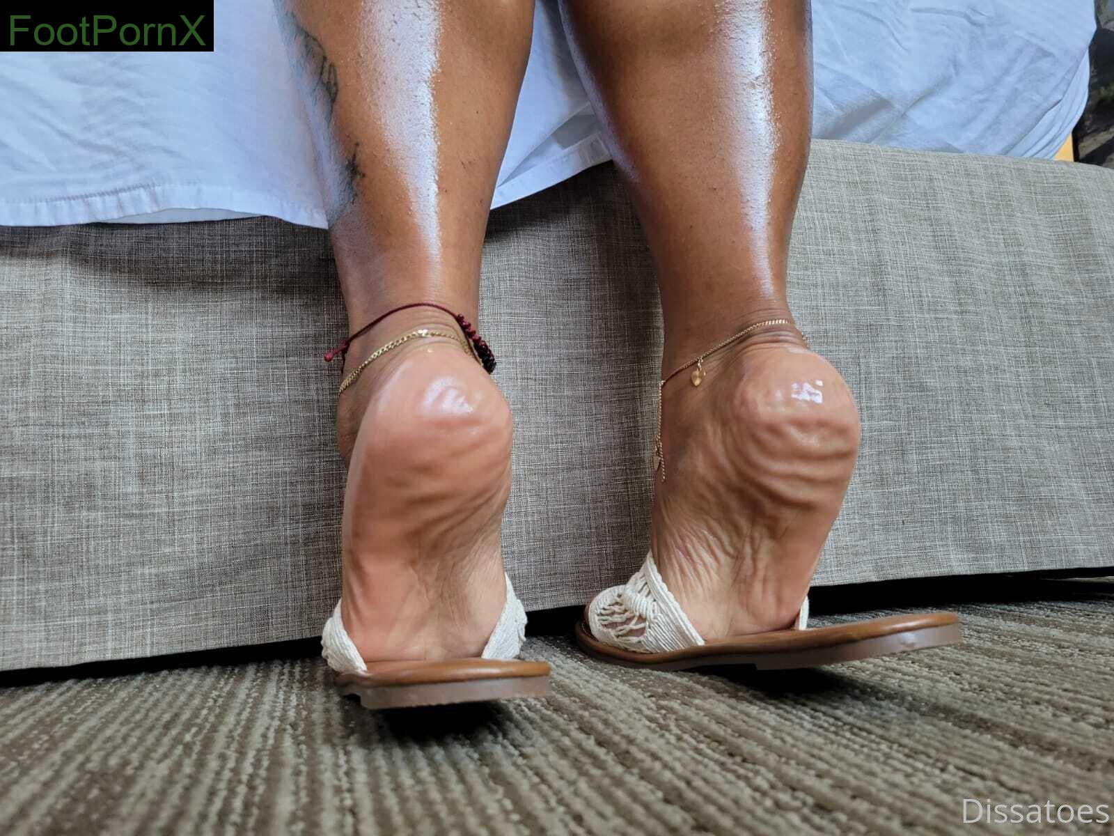 dissatoes feet photo 13