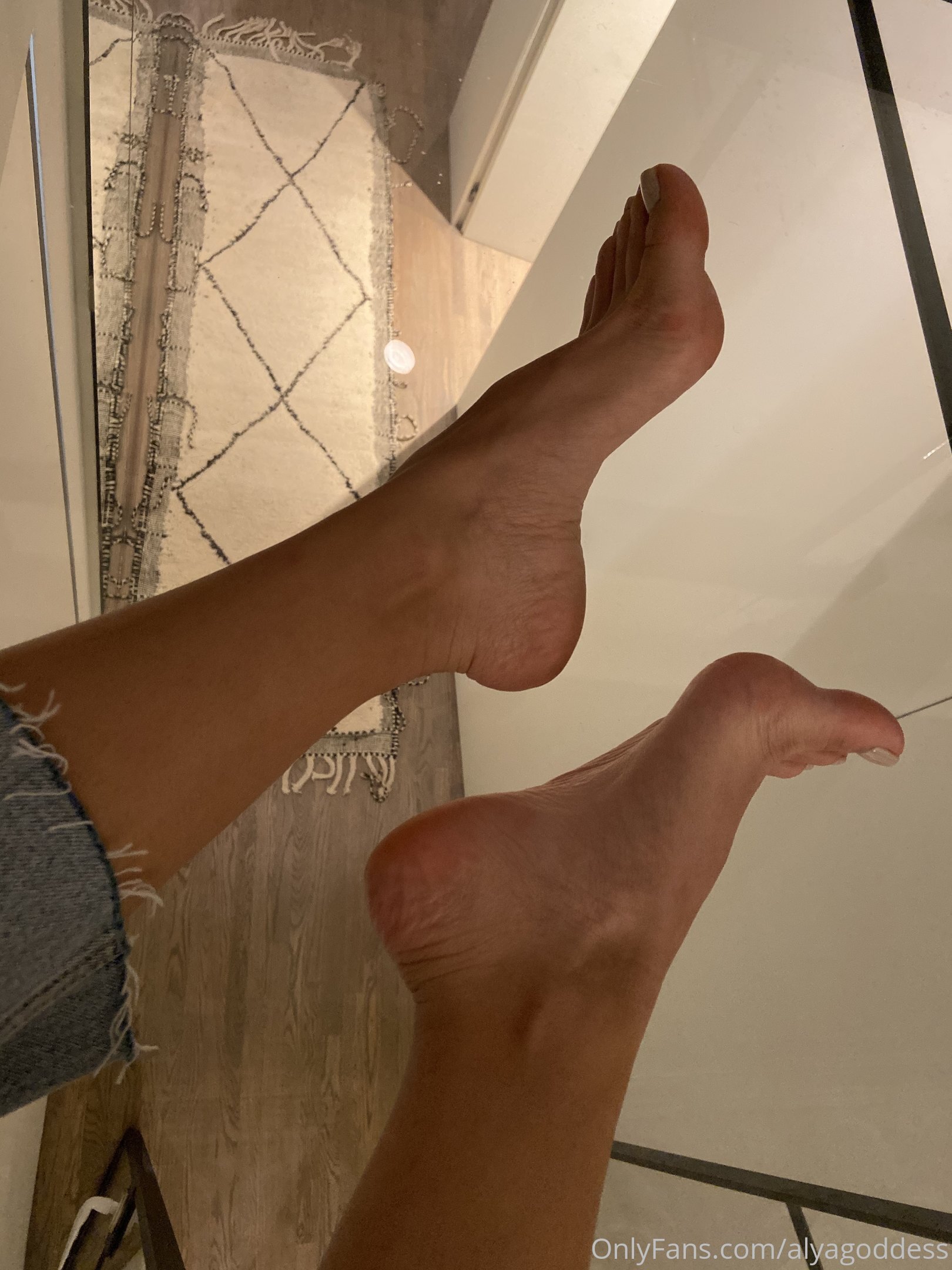 alyagoddess feet photo 24