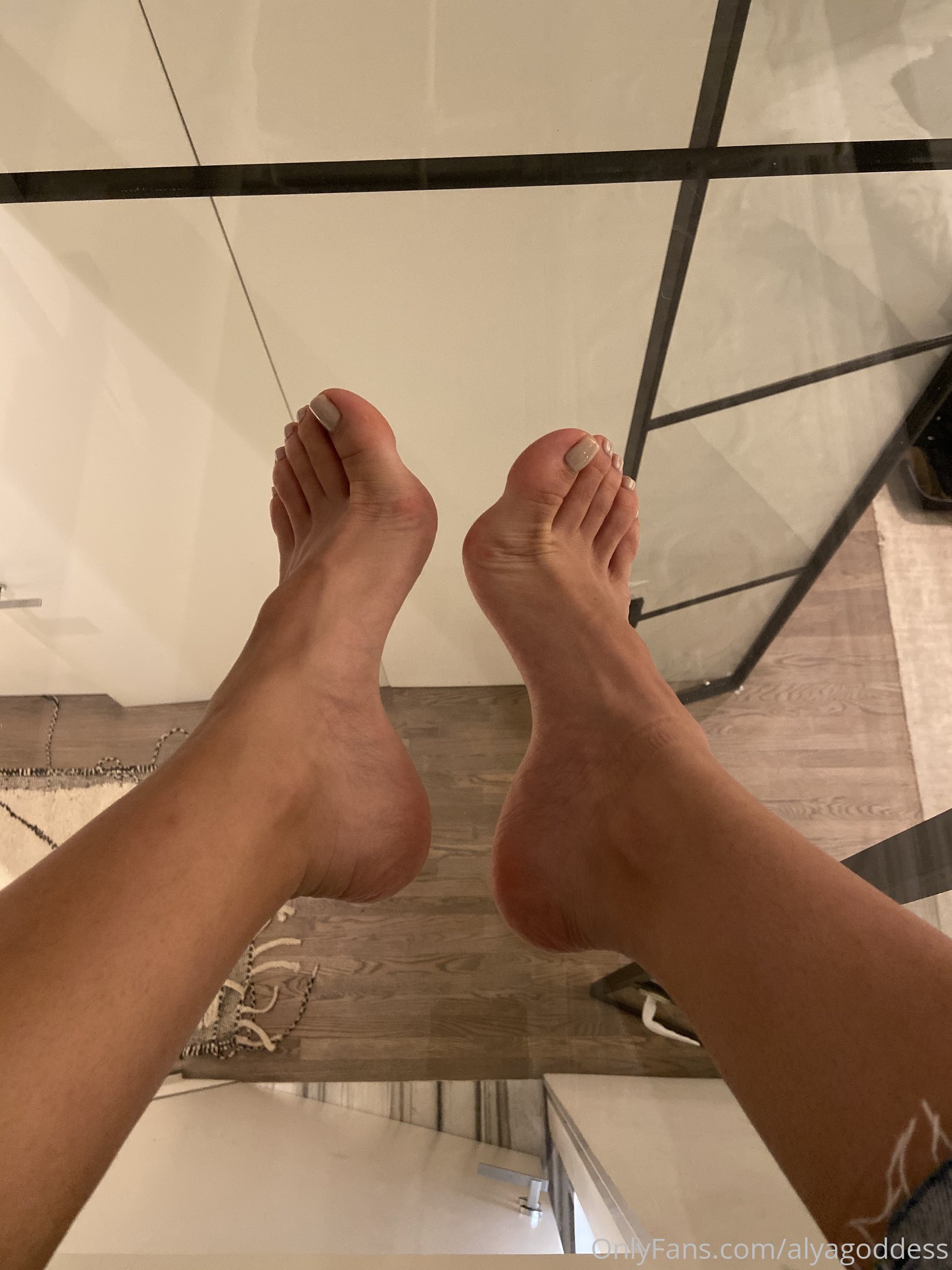 alyagoddess feet photo 15
