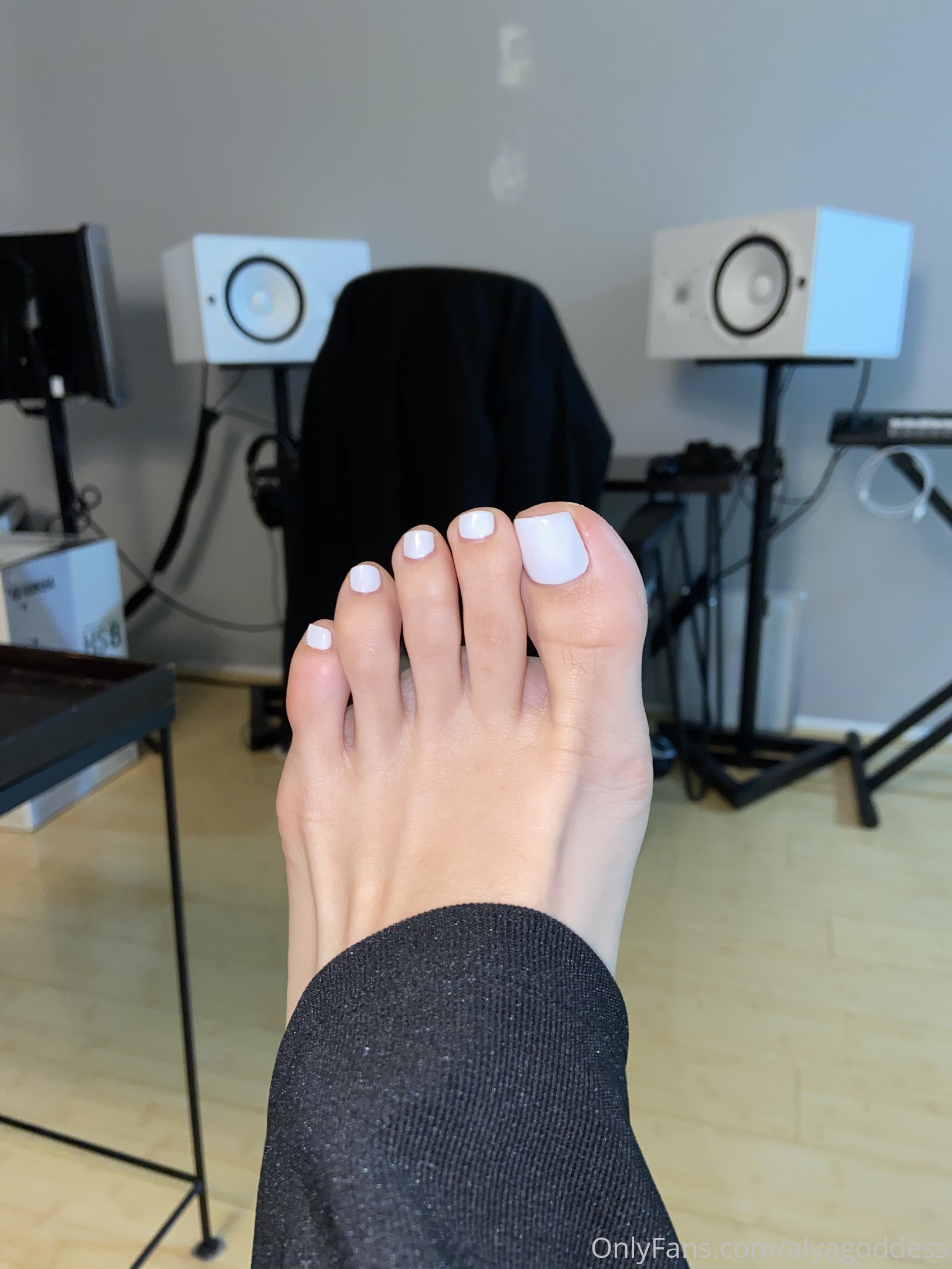 alyagoddess feet photo 20