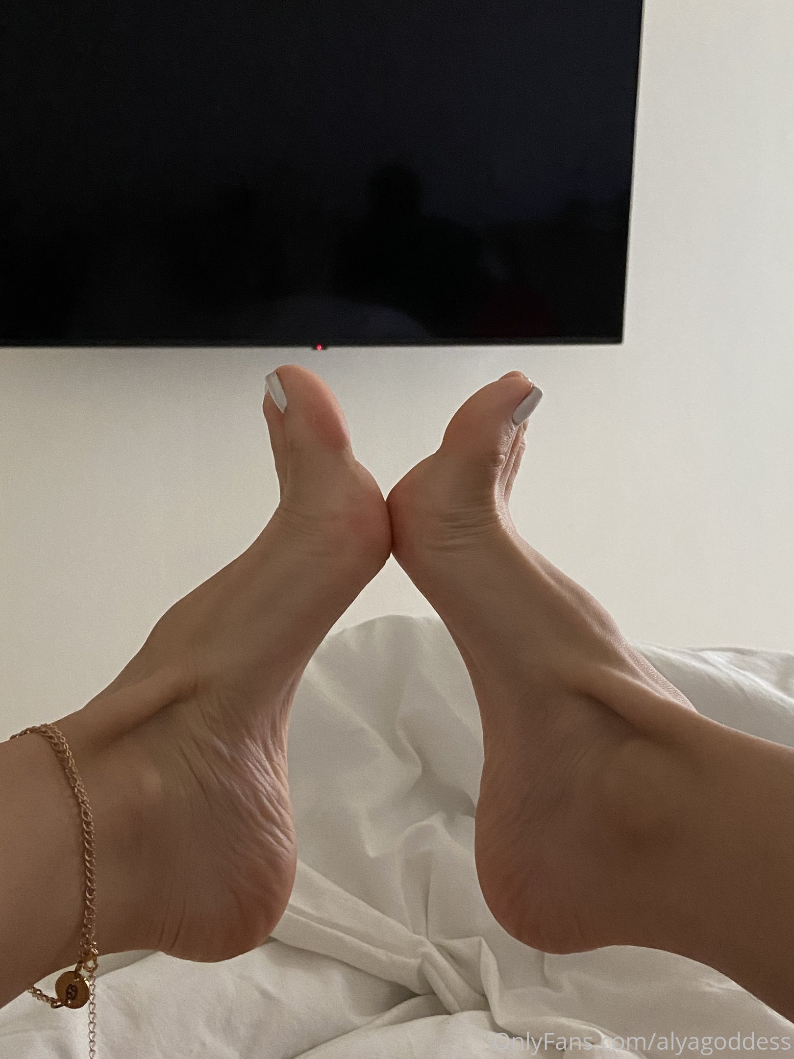 alyagoddess feet photo 2