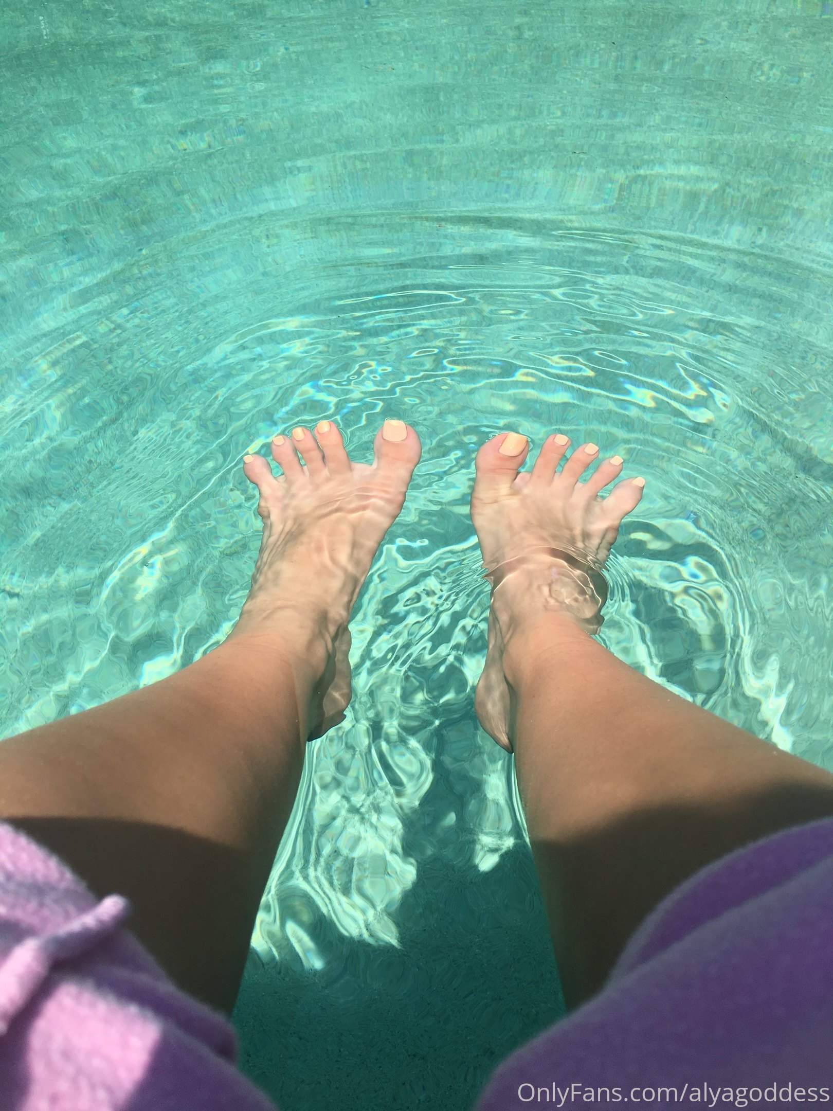 alyagoddess feet photo 19