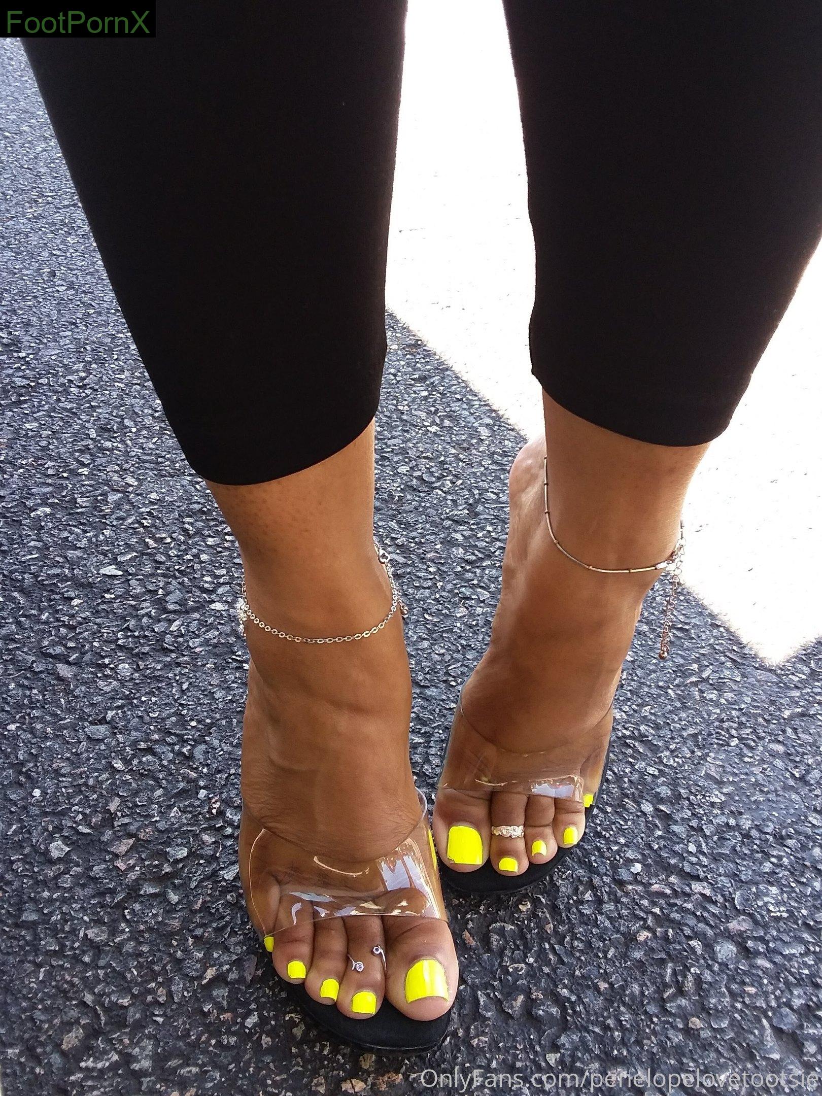 penelopelovetootsiez feet photo 11