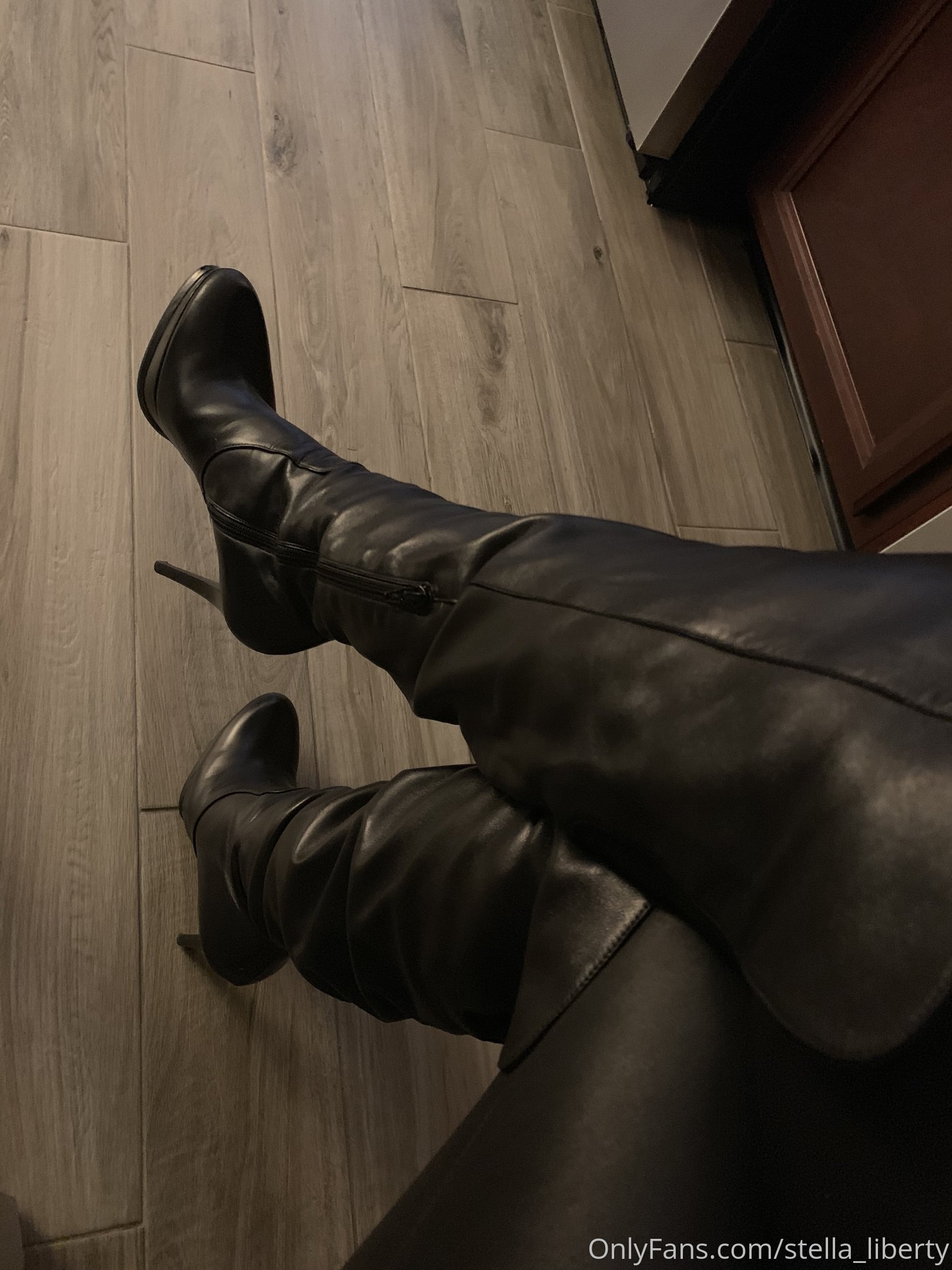 stella_liberty feet photo 17