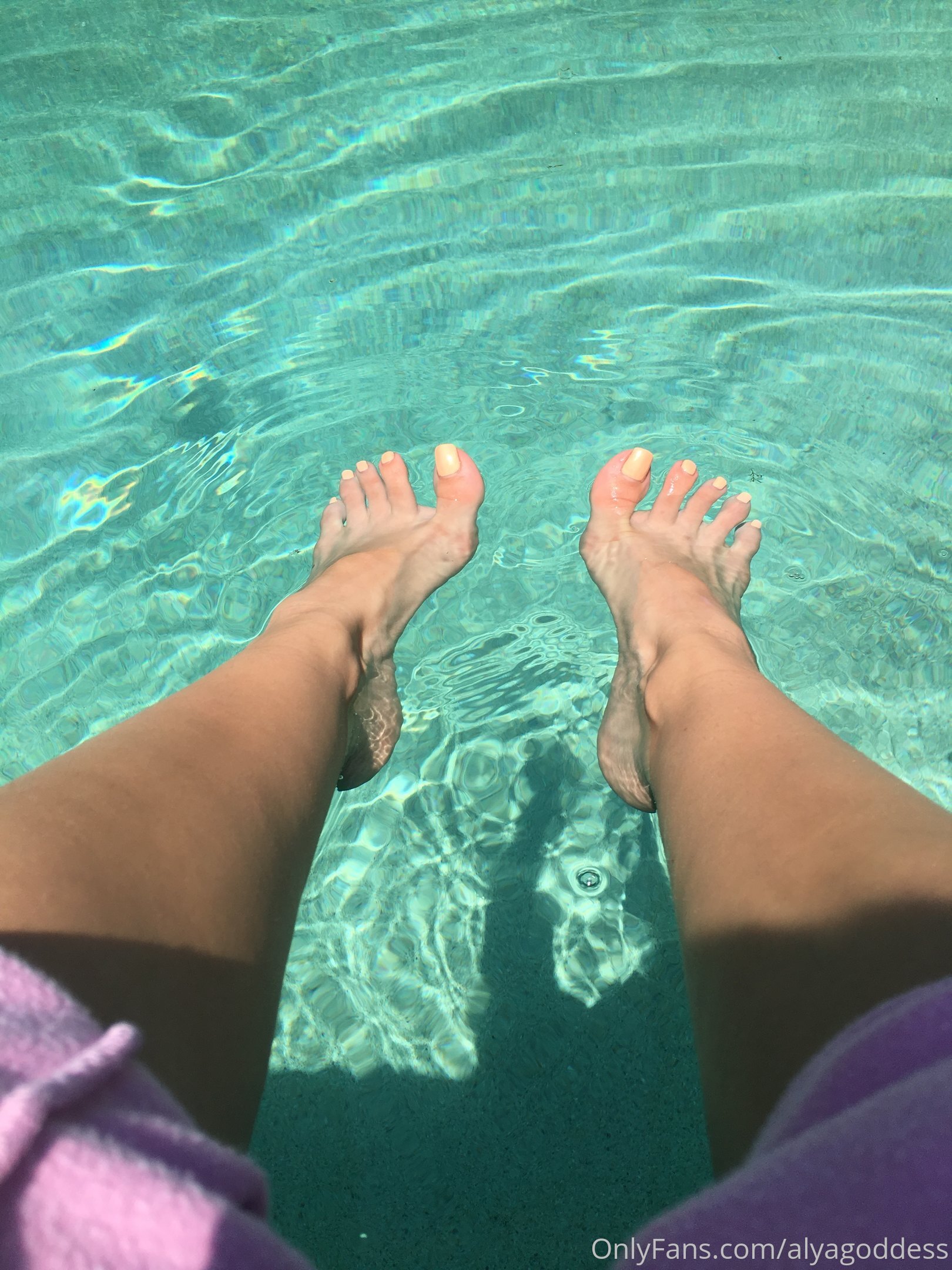 alyagoddess feet photo 17