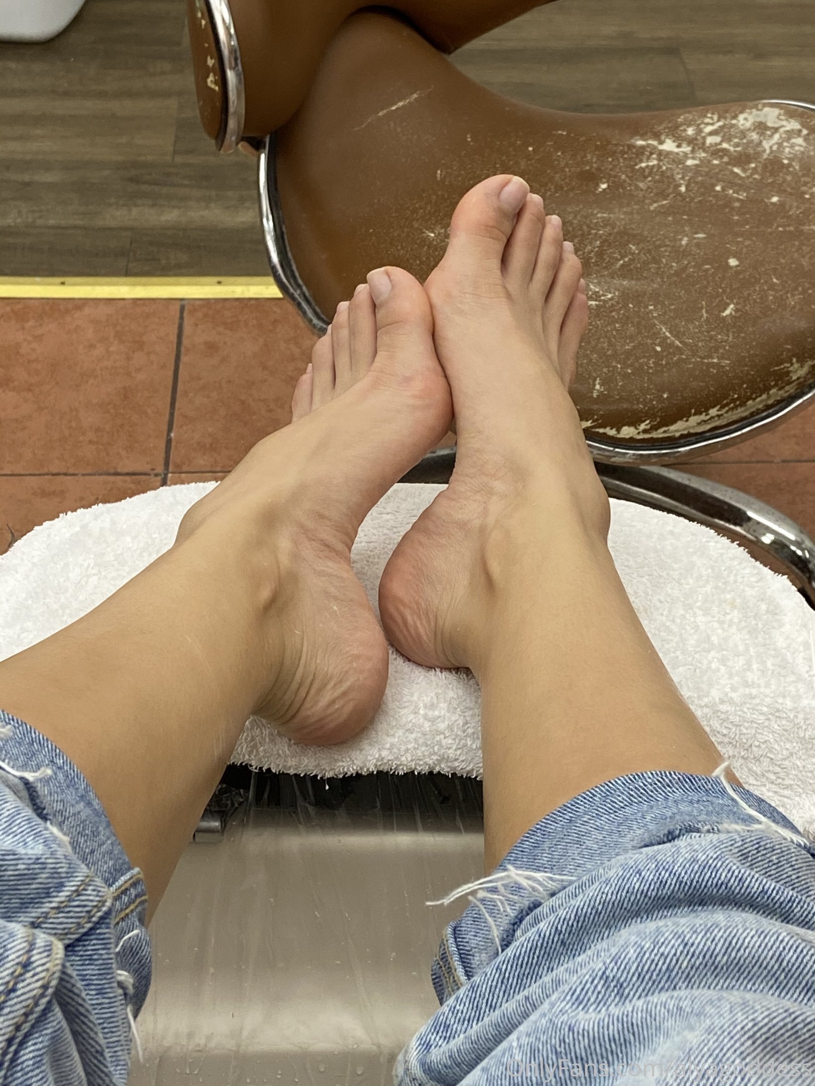 alyagoddess feet photo 5
