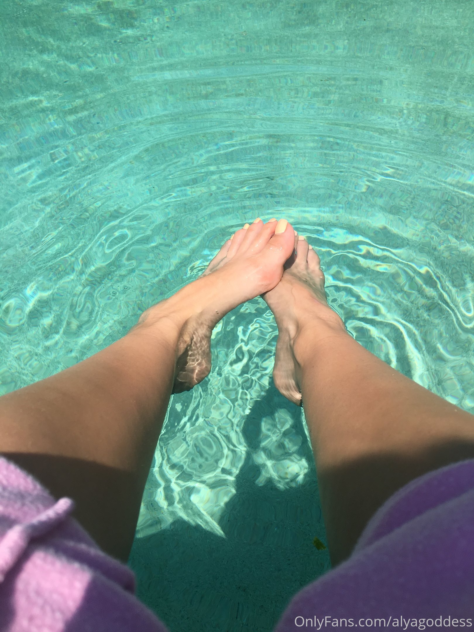 alyagoddess feet photo 17