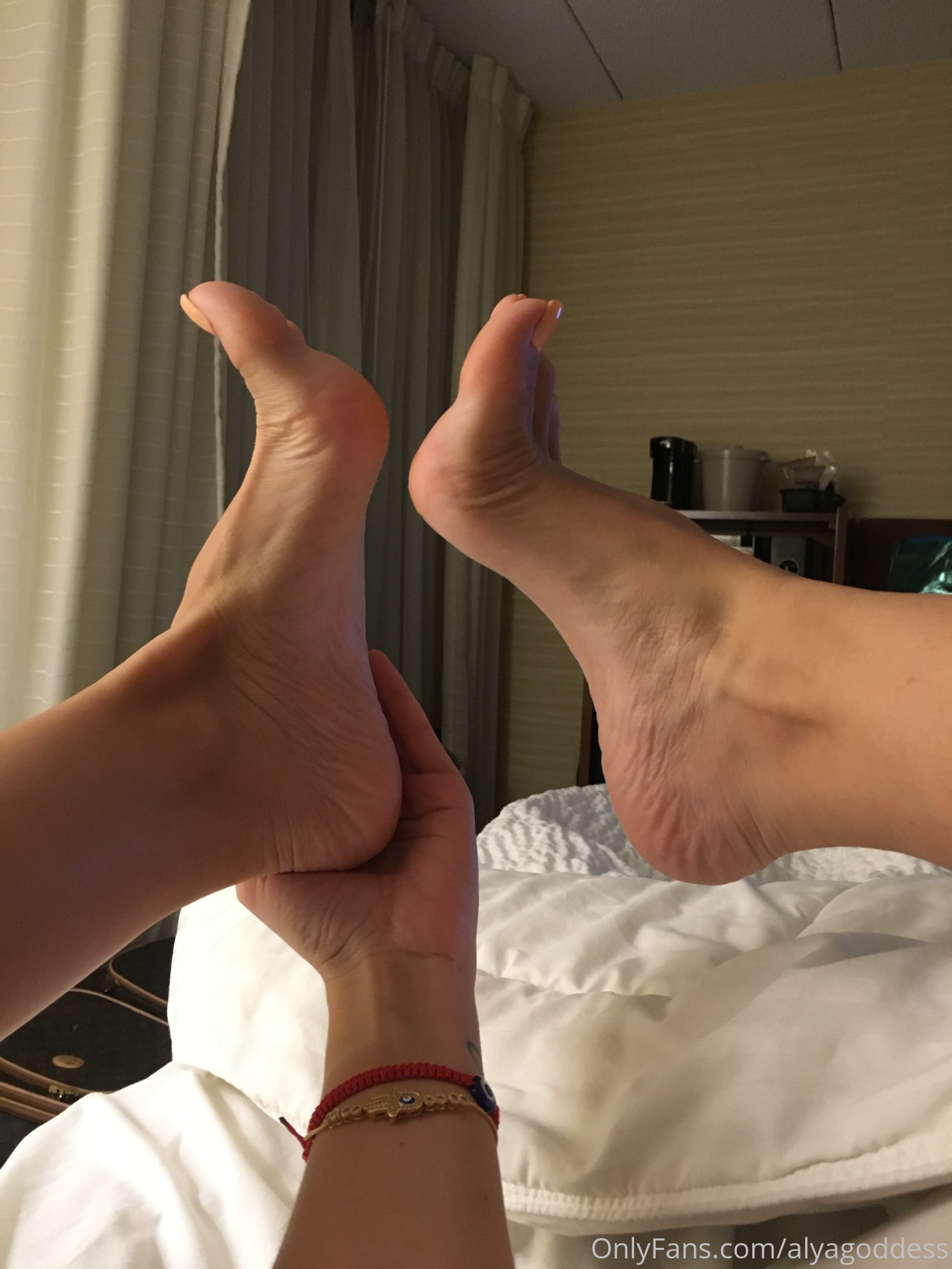 alyagoddess feet photo 21