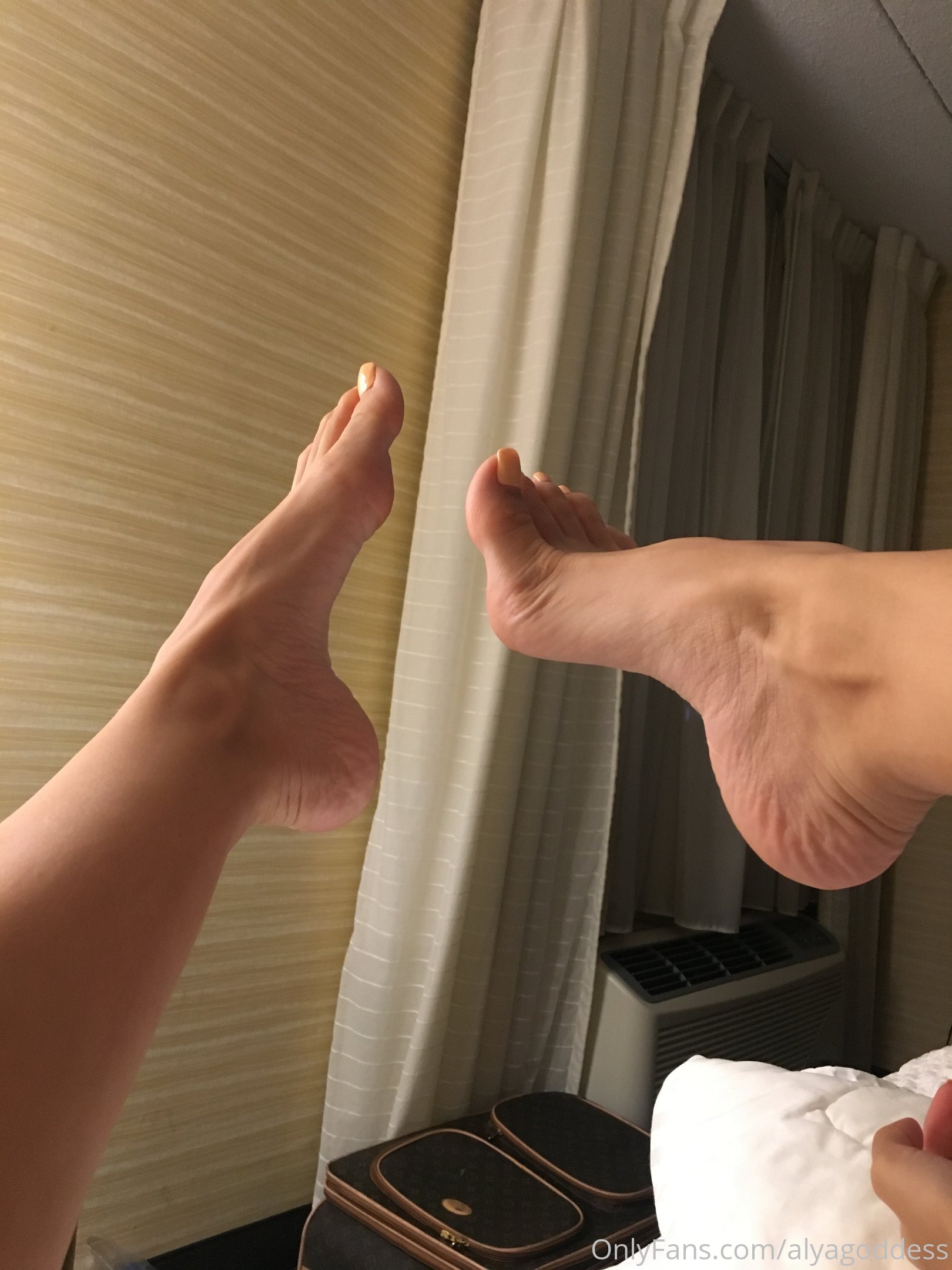 alyagoddess feet photo 18