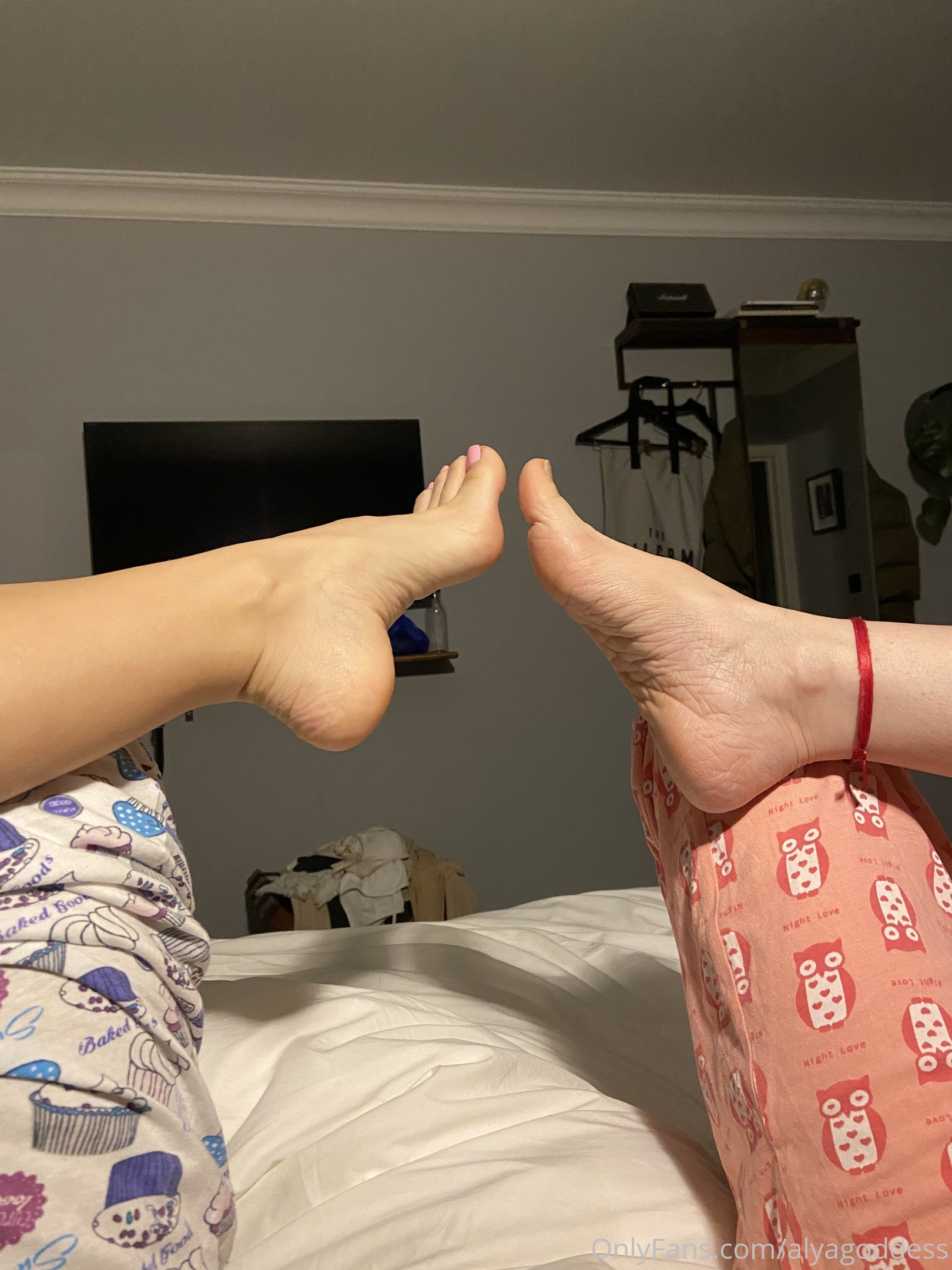 alyagoddess feet photo 20
