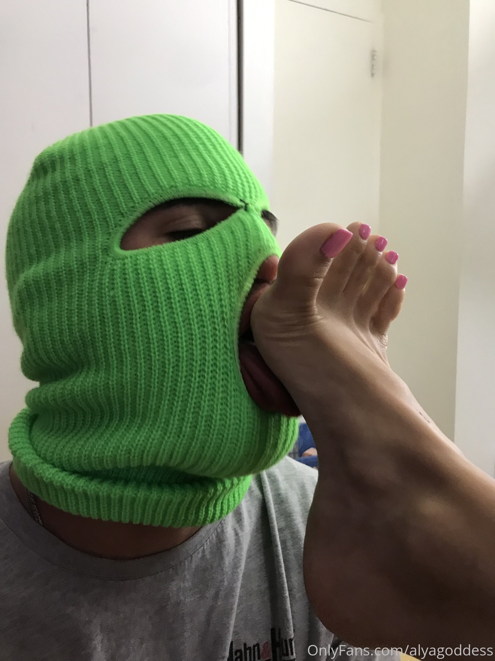 alyagoddess feet photo 13