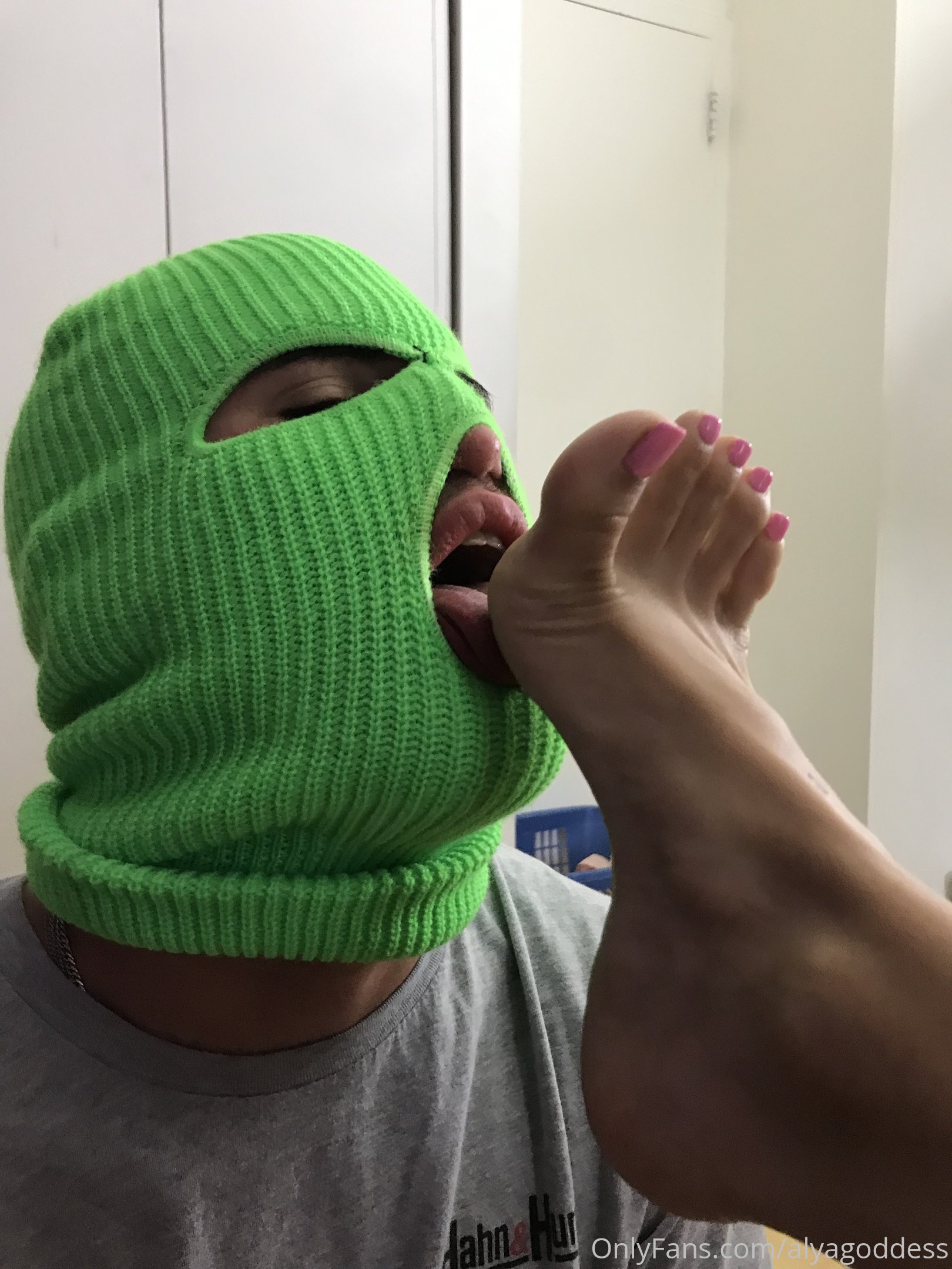alyagoddess feet photo 14