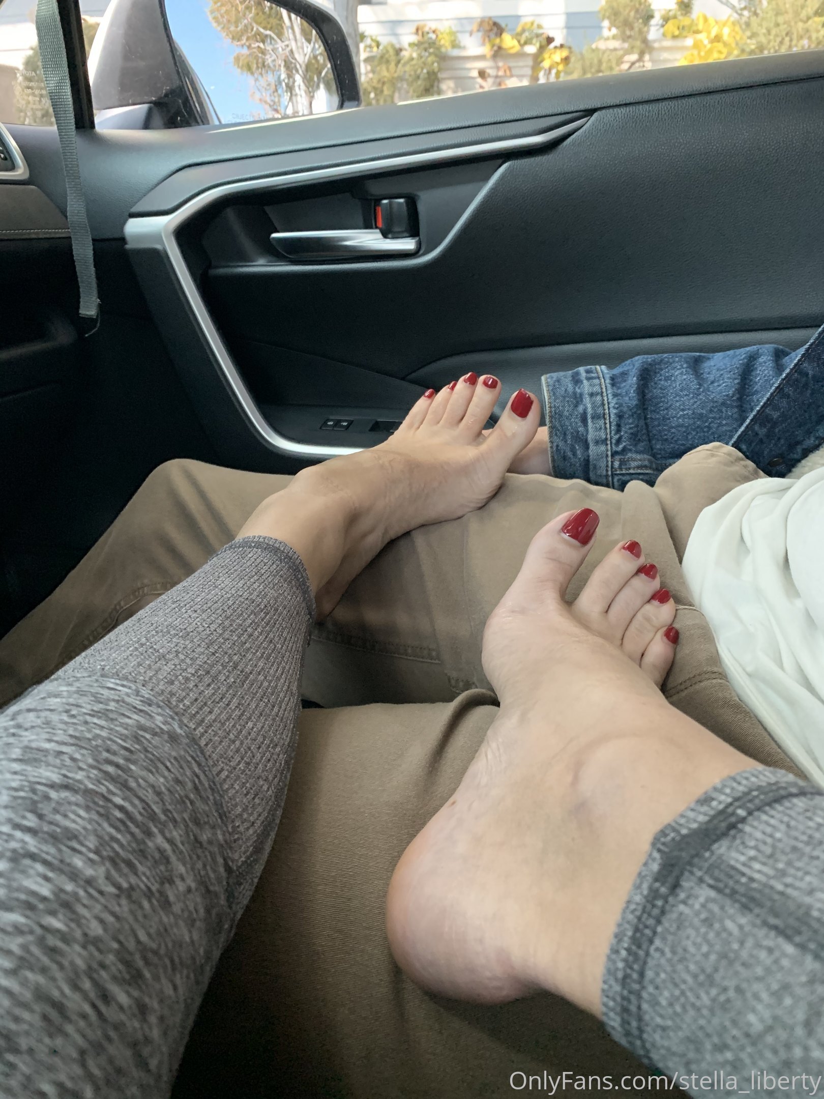 stella_liberty feet photo 1