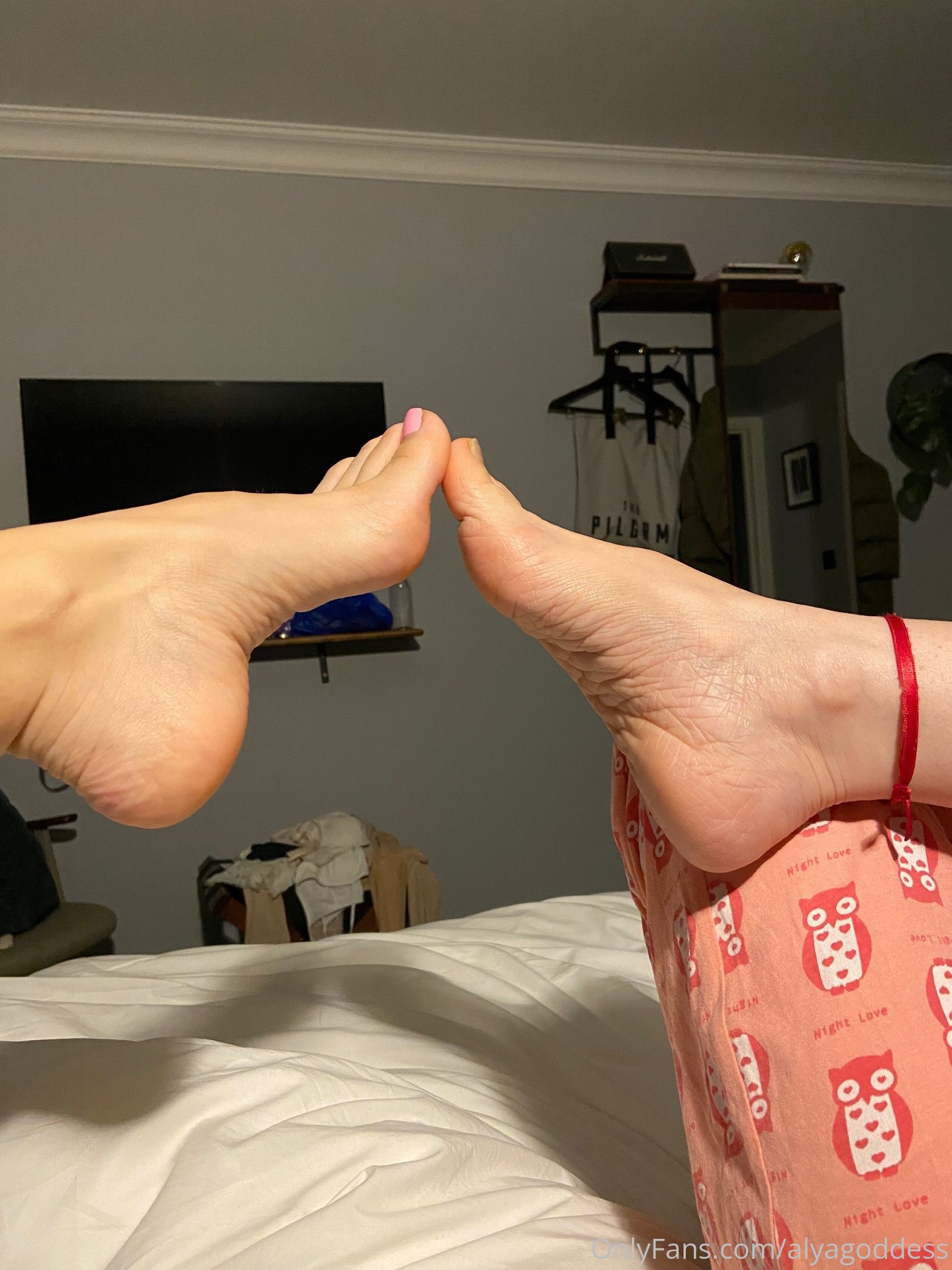 alyagoddess feet photo 12