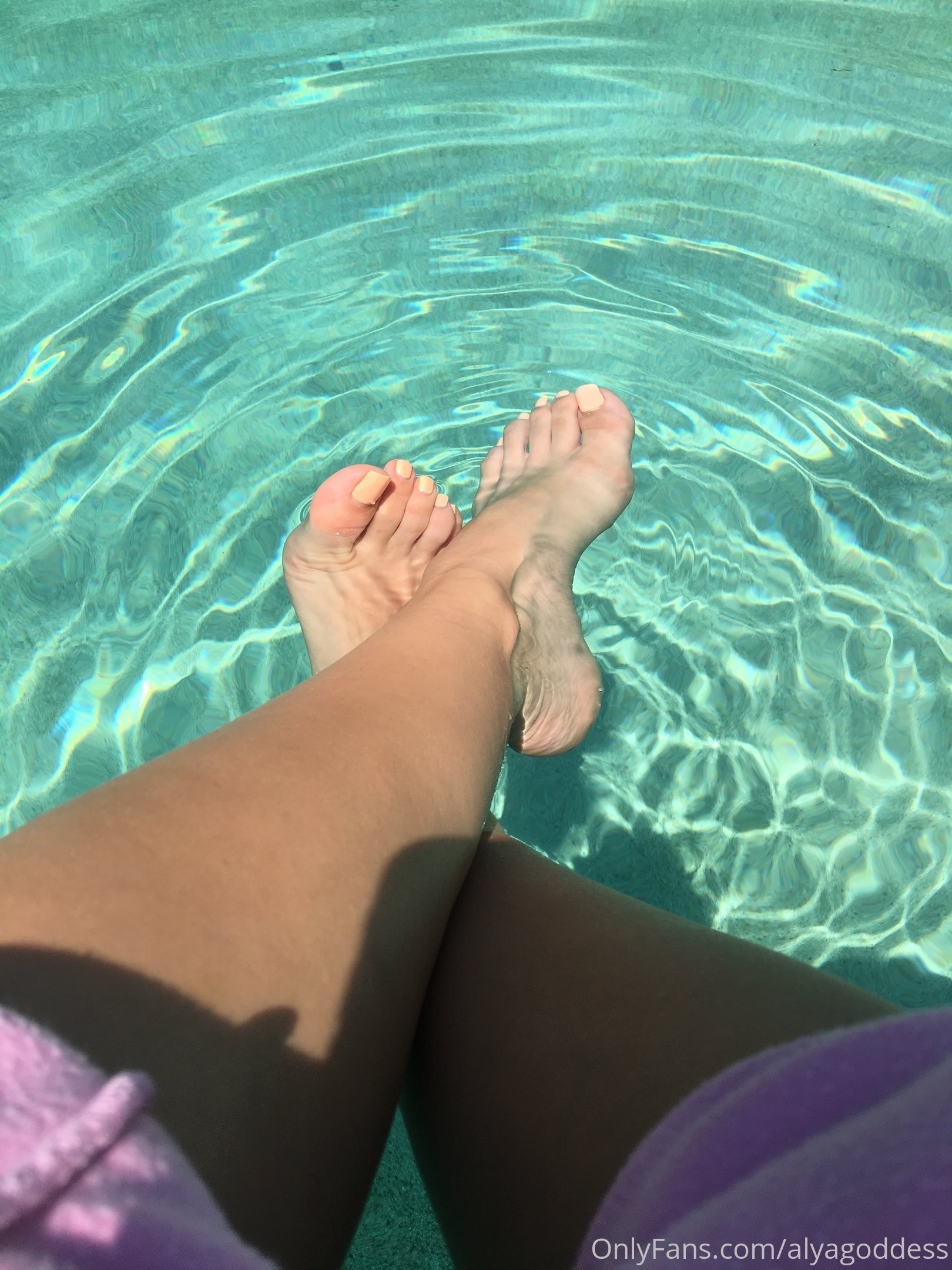 alyagoddess feet photo 2