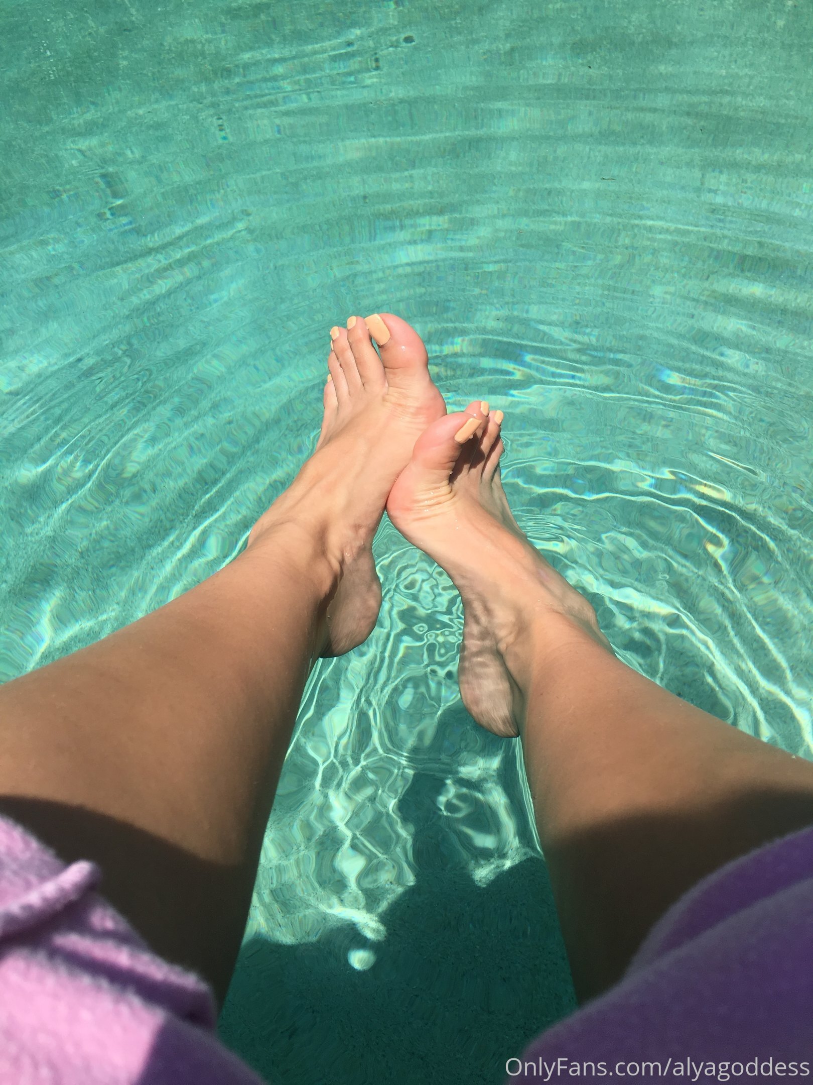 alyagoddess feet photo 5